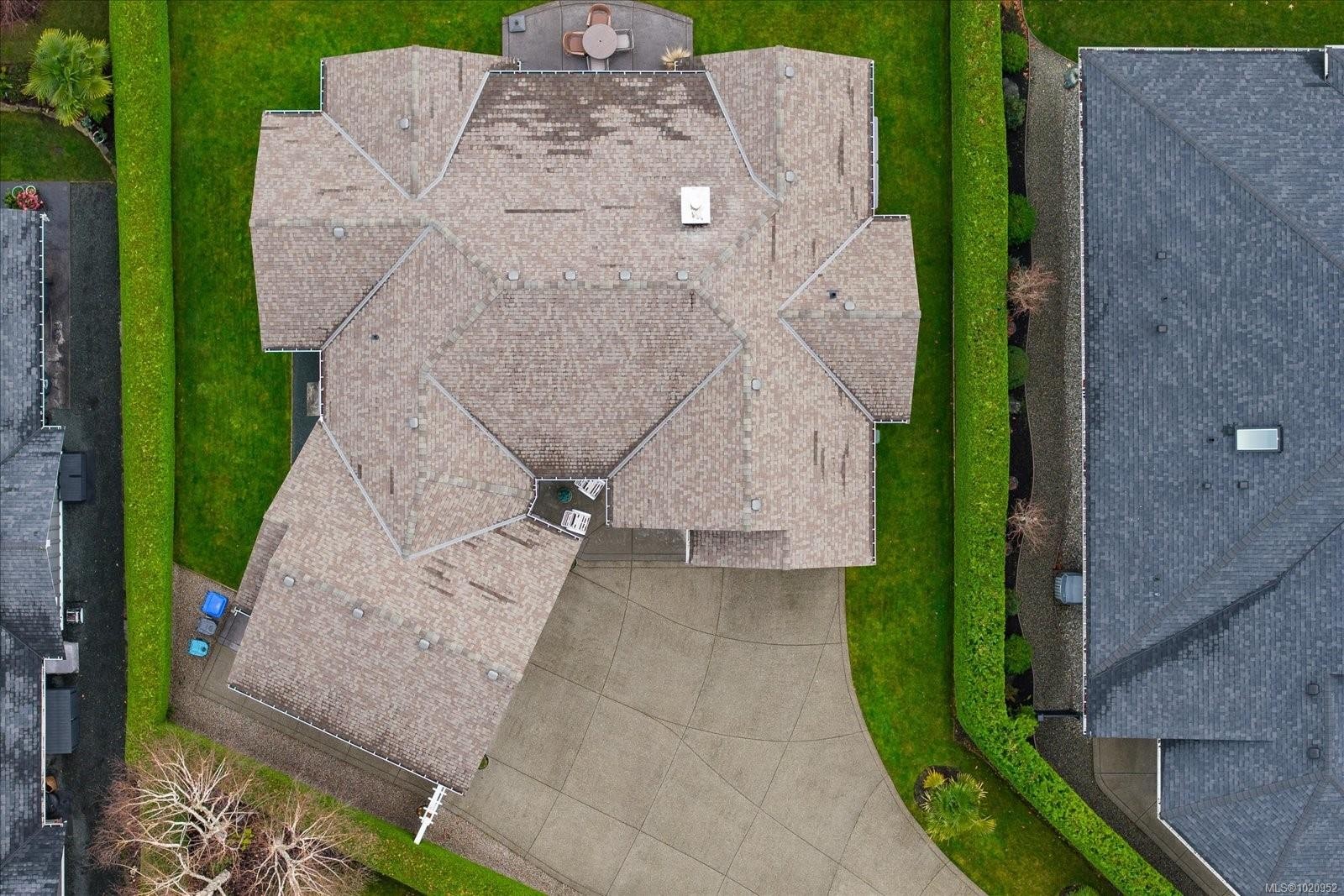 834 Bluffs Dr, Qualicum Beach, BC