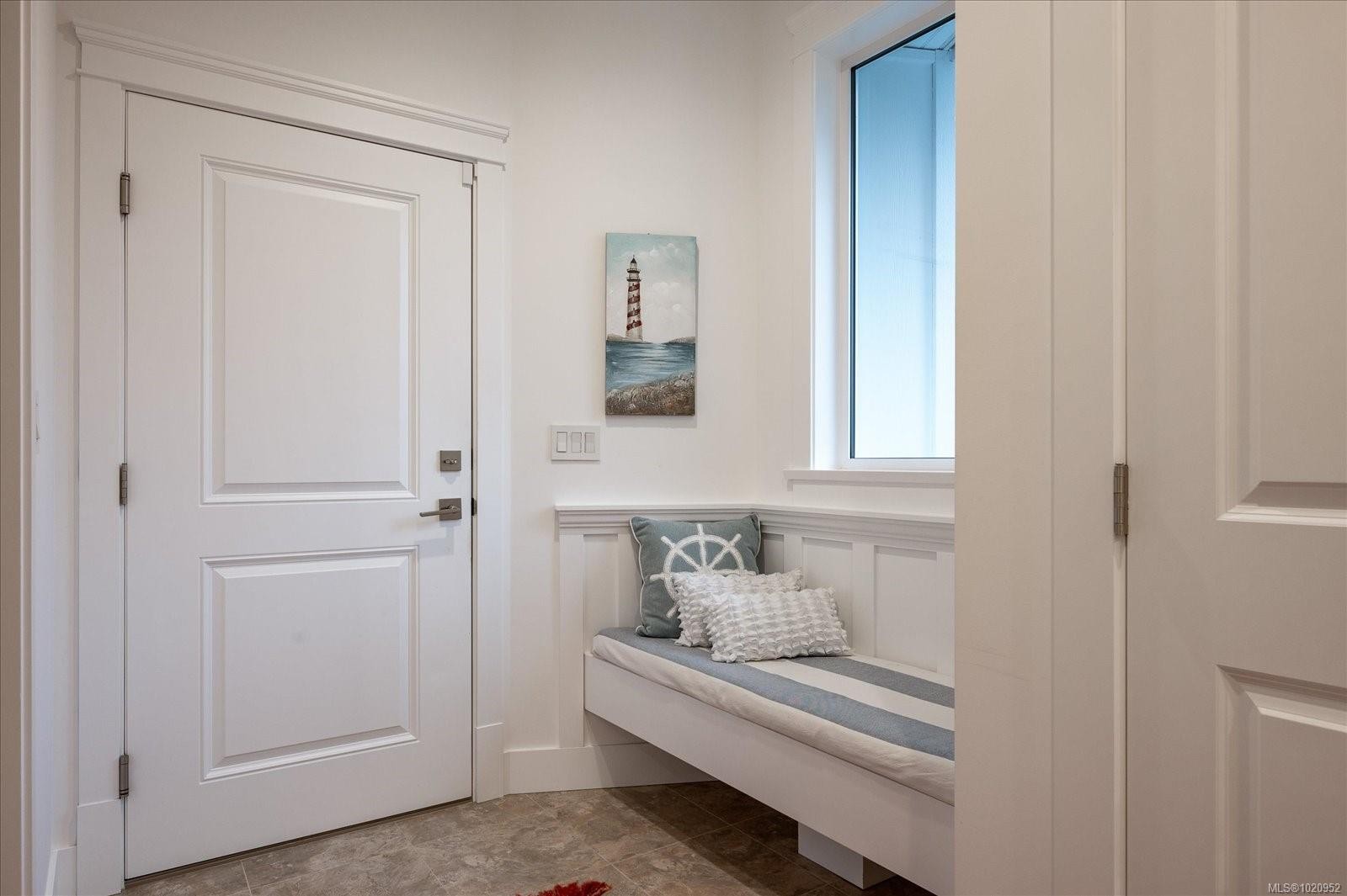 834 Bluffs Dr, Qualicum Beach, BC