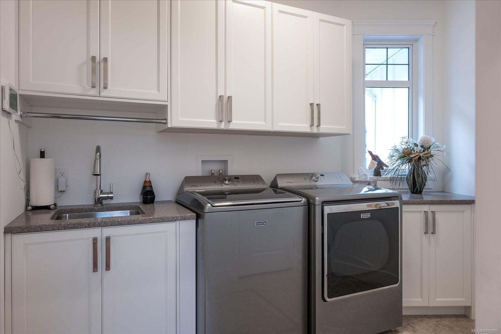 834 Bluffs Dr, Qualicum Beach, BC