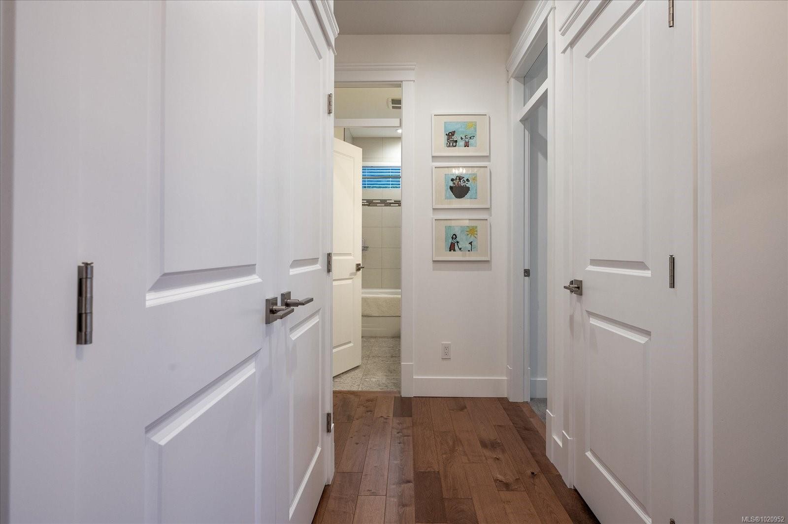 834 Bluffs Dr, Qualicum Beach, BC