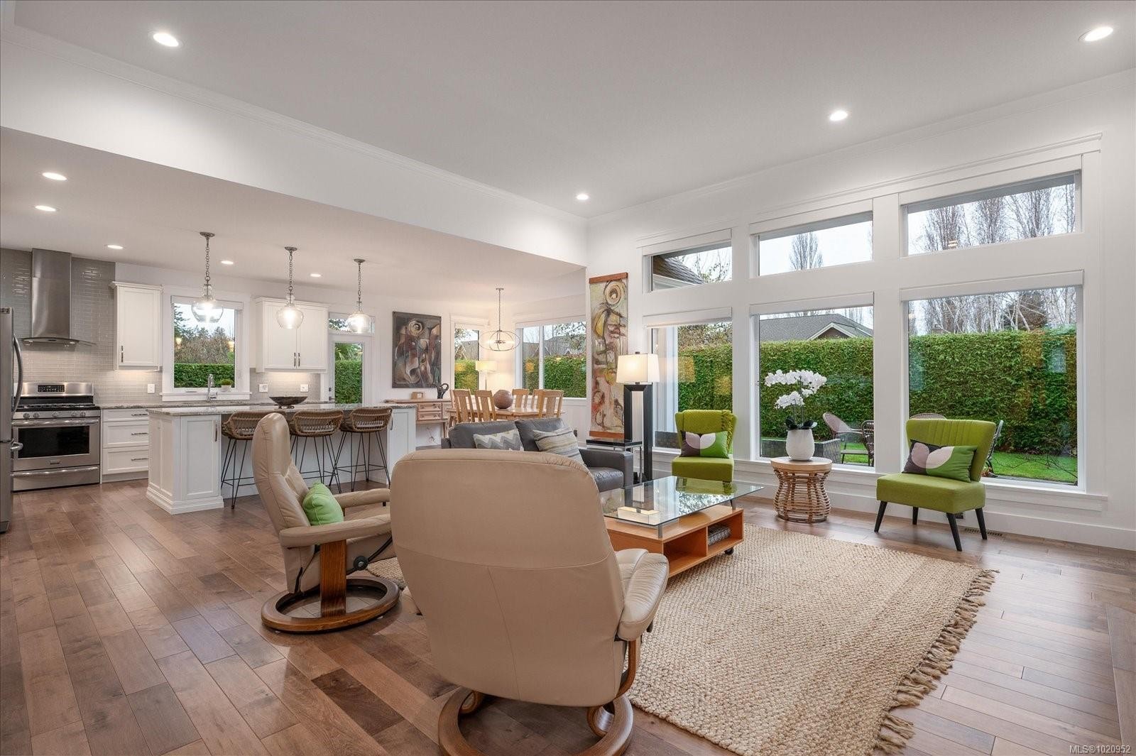 834 Bluffs Dr, Qualicum Beach, BC