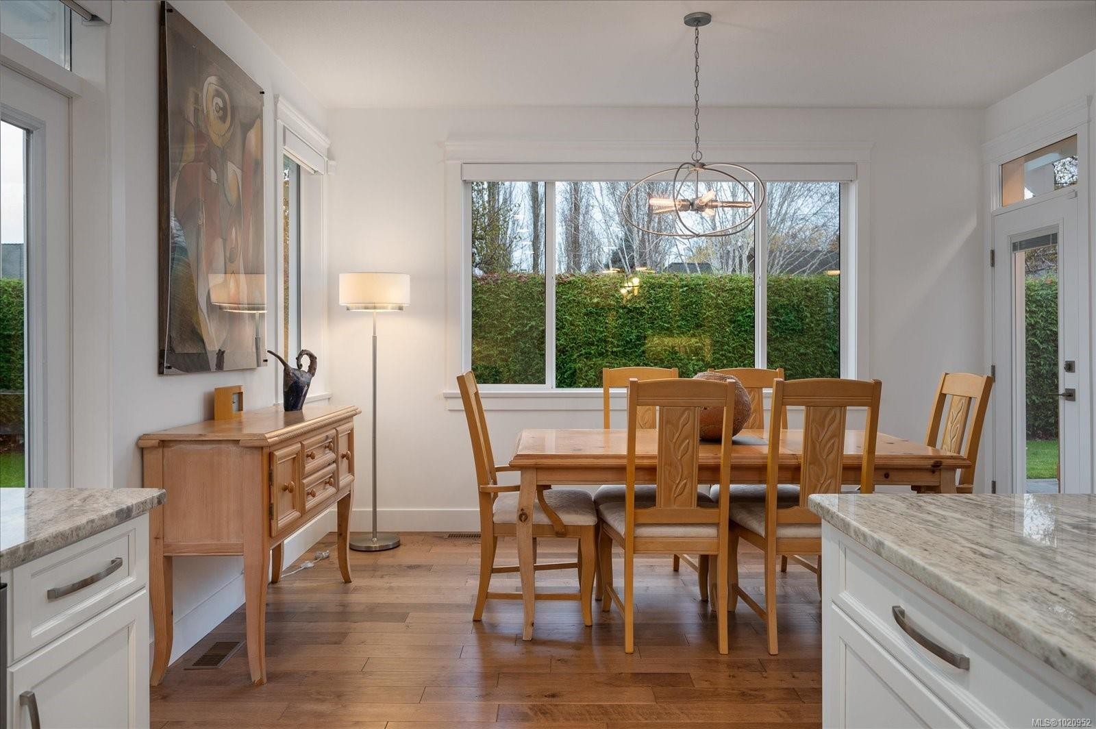 834 Bluffs Dr, Qualicum Beach, BC