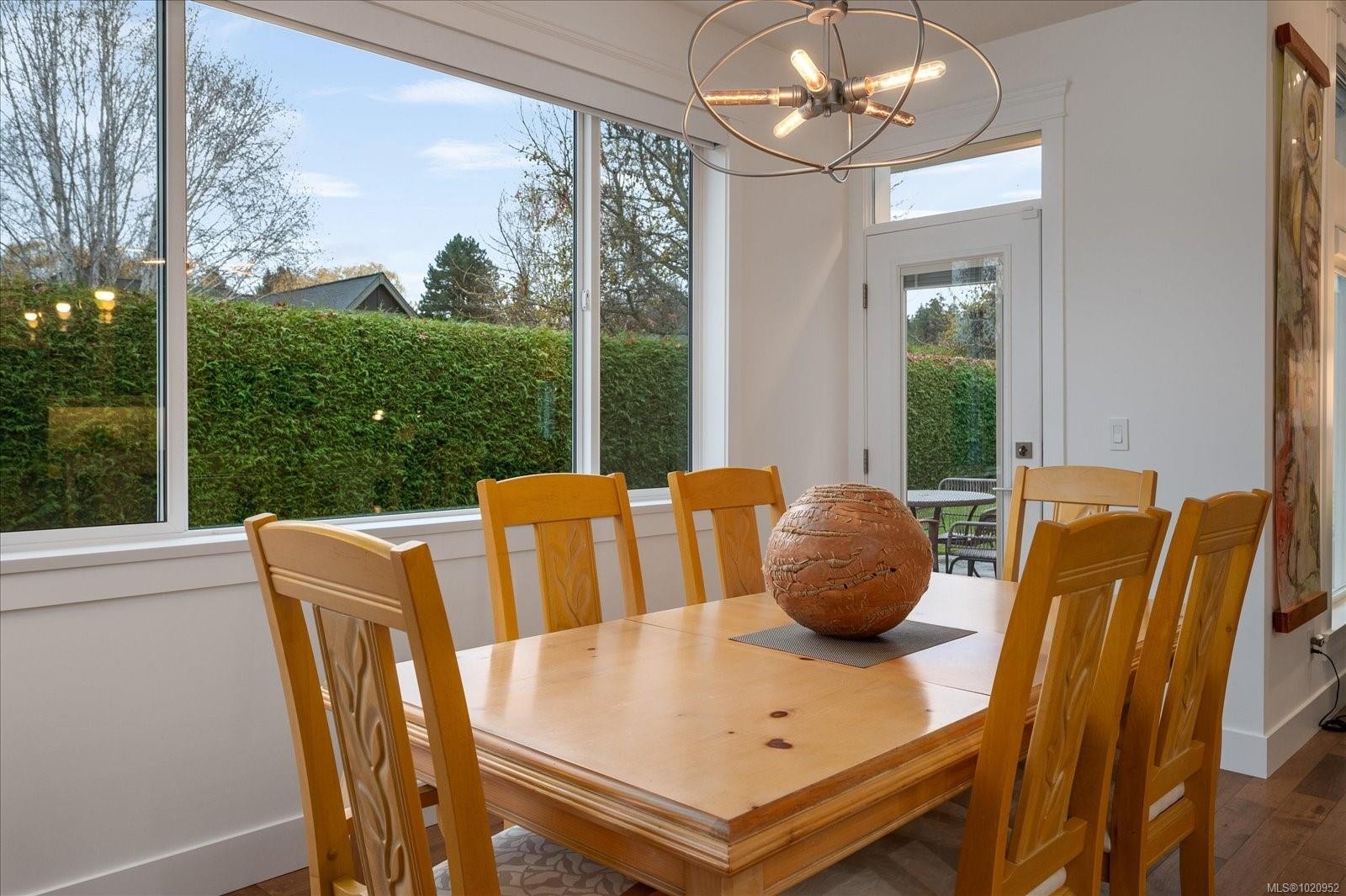 834 Bluffs Dr, Qualicum Beach, BC