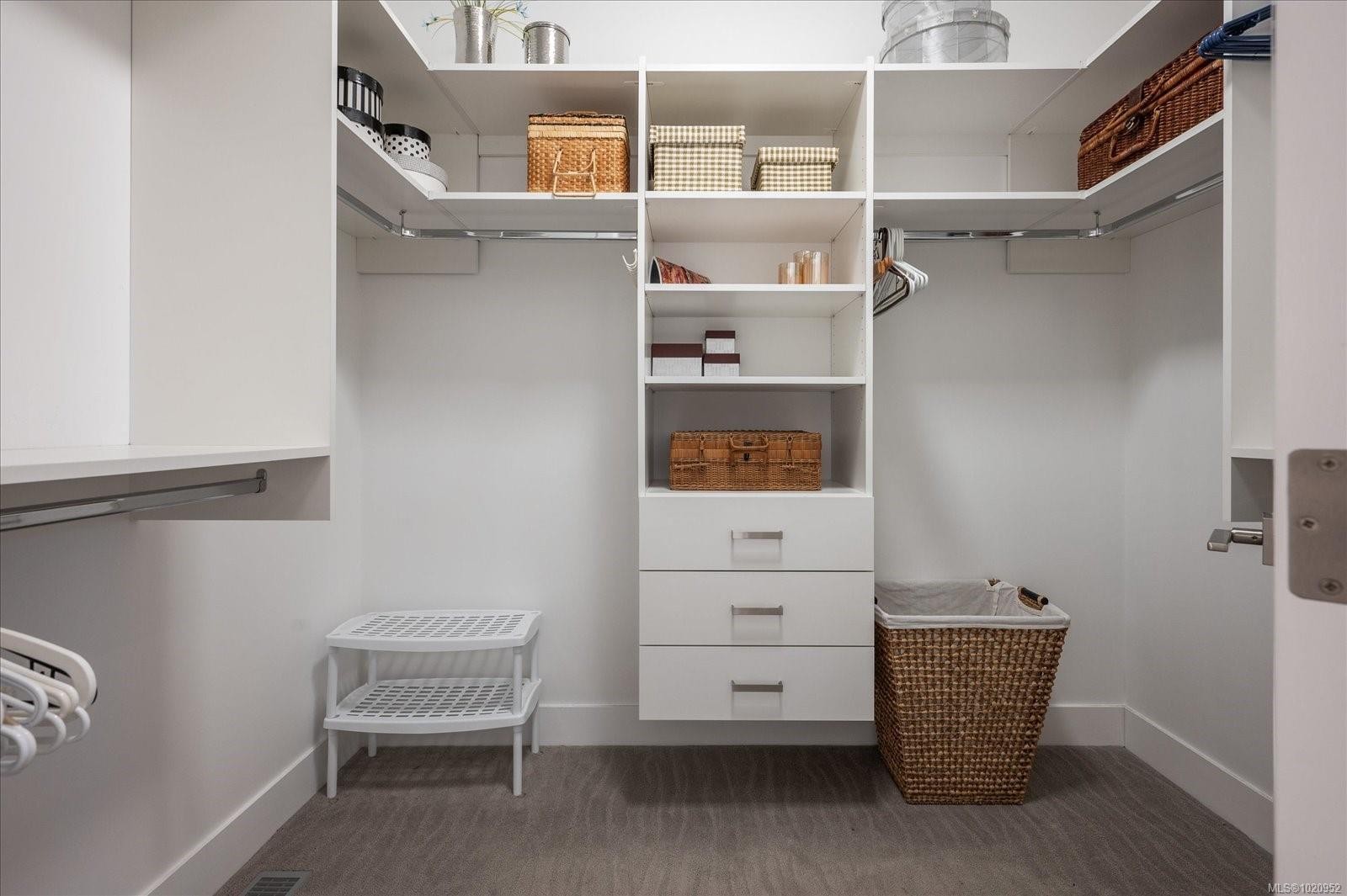 834 Bluffs Dr, Qualicum Beach, BC