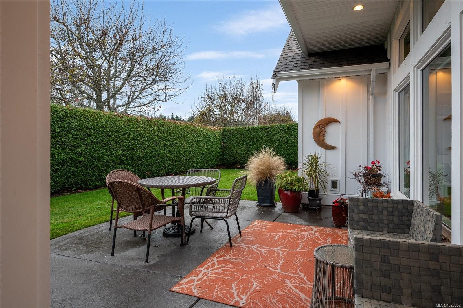 834 Bluffs Dr, Qualicum Beach, BC