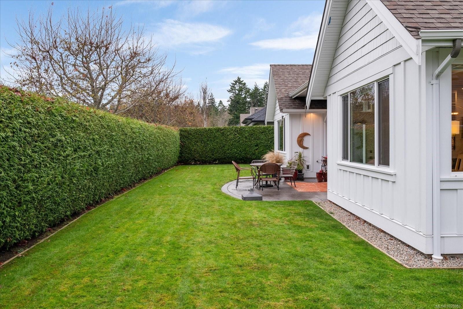 834 Bluffs Dr, Qualicum Beach, BC