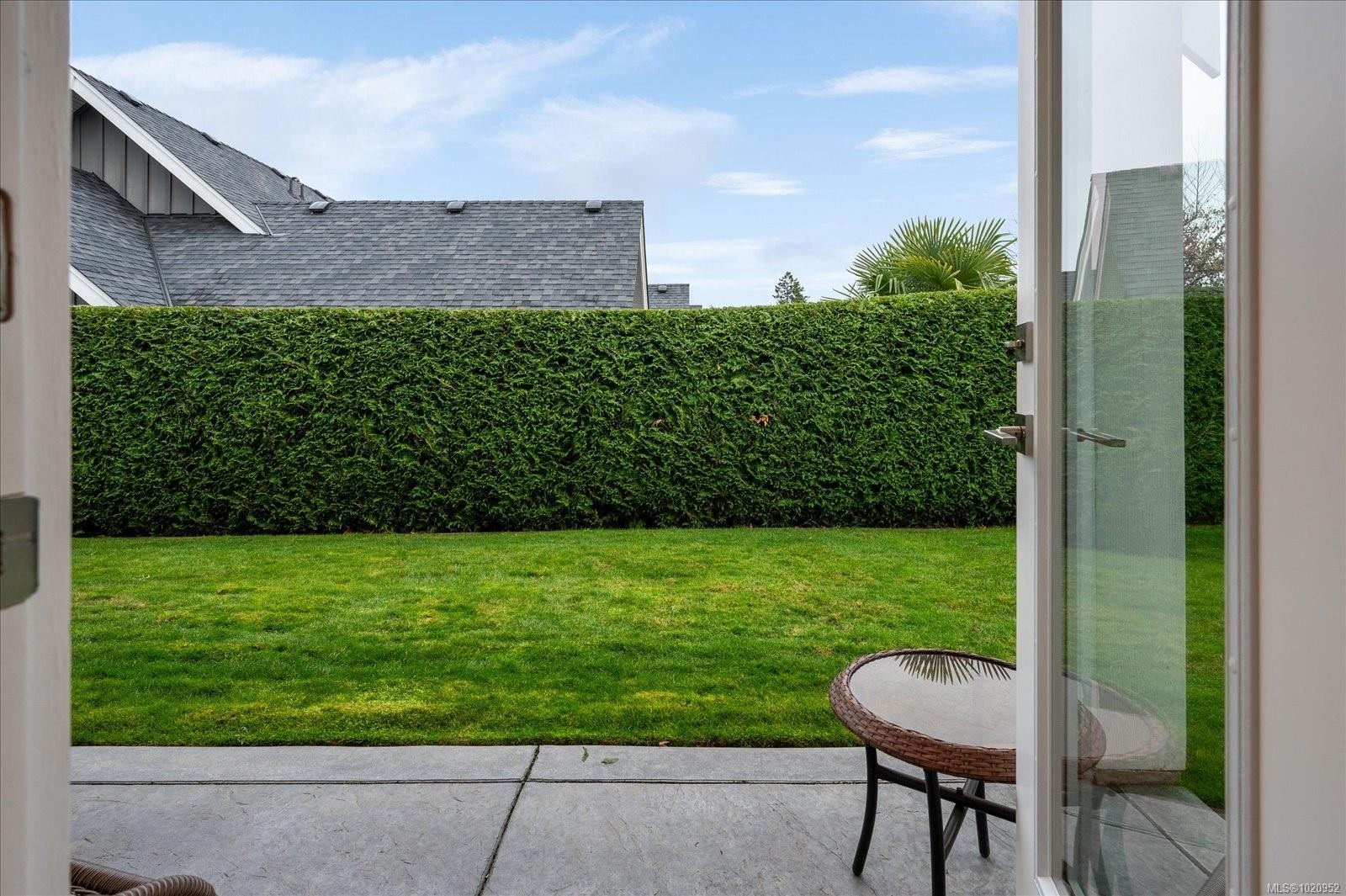 834 Bluffs Dr, Qualicum Beach, BC