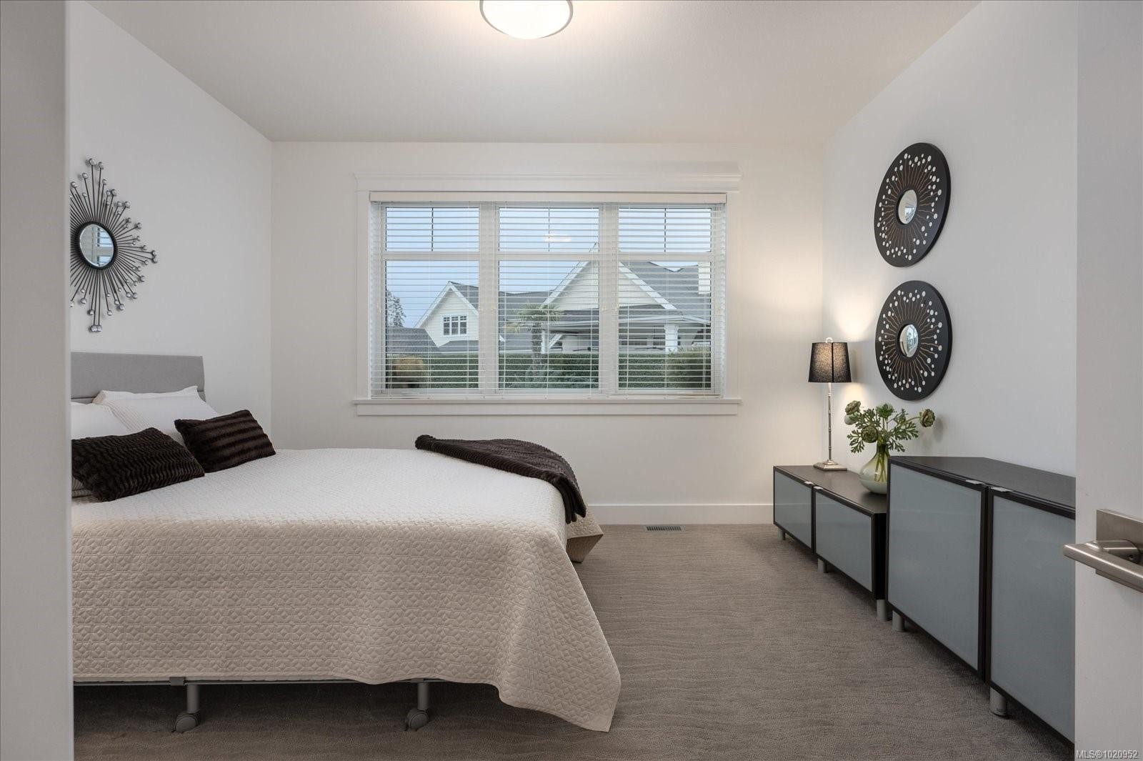 834 Bluffs Dr, Qualicum Beach, BC