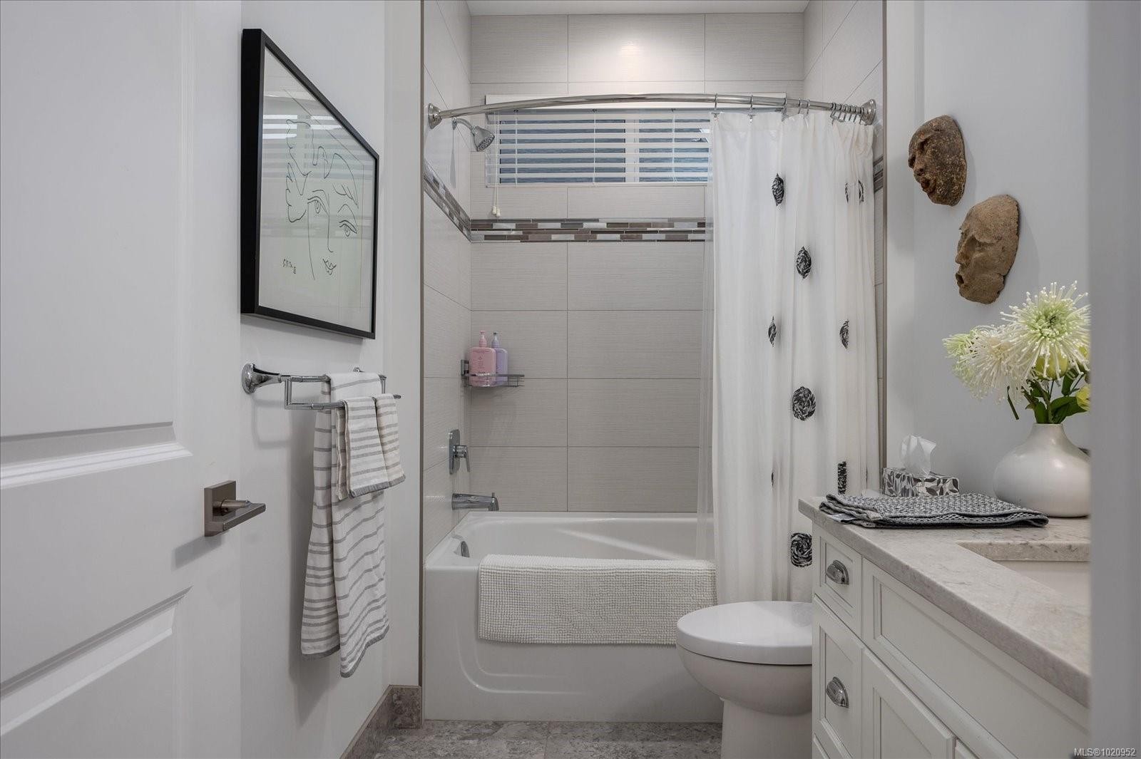 834 Bluffs Dr, Qualicum Beach, BC