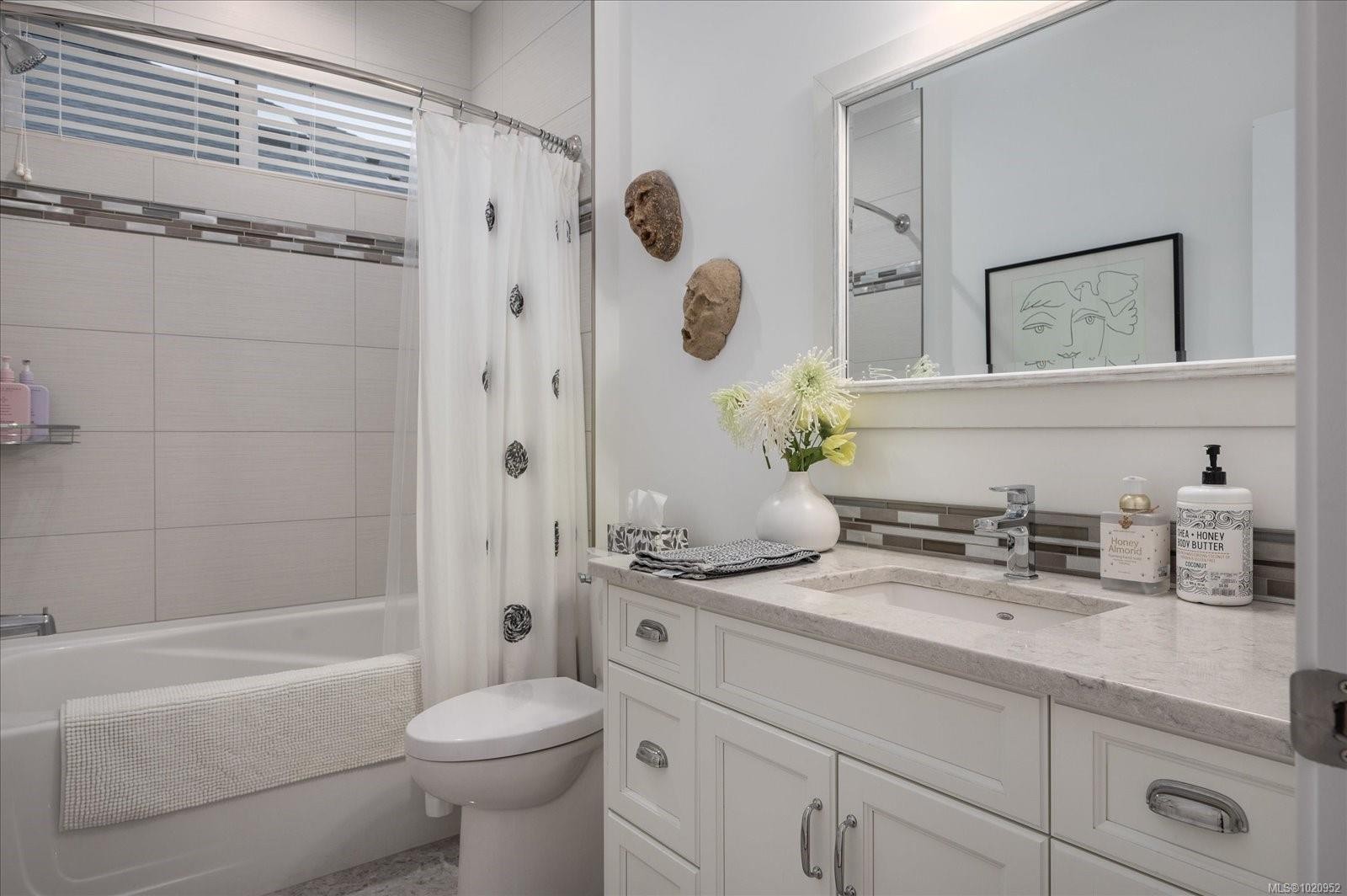 834 Bluffs Dr, Qualicum Beach, BC