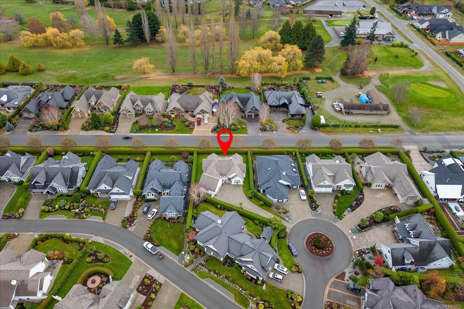 834 Bluffs Dr, Qualicum Beach, BC