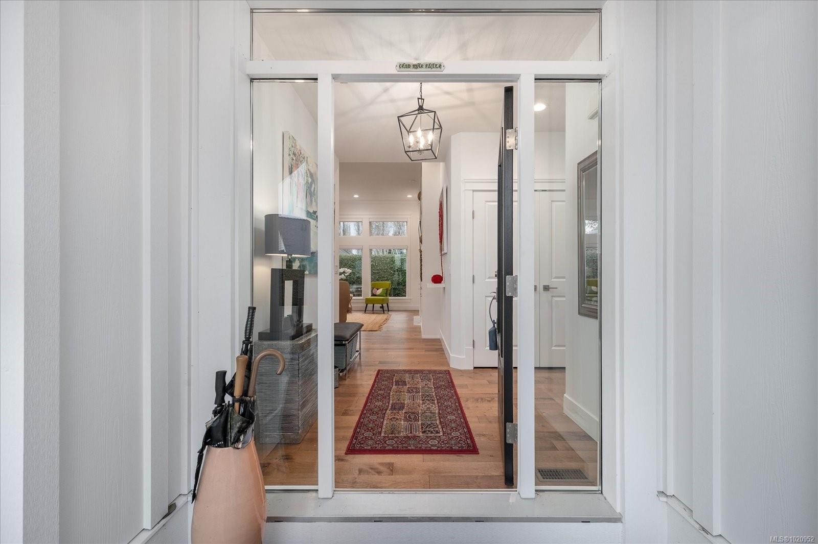 834 Bluffs Dr, Qualicum Beach, BC