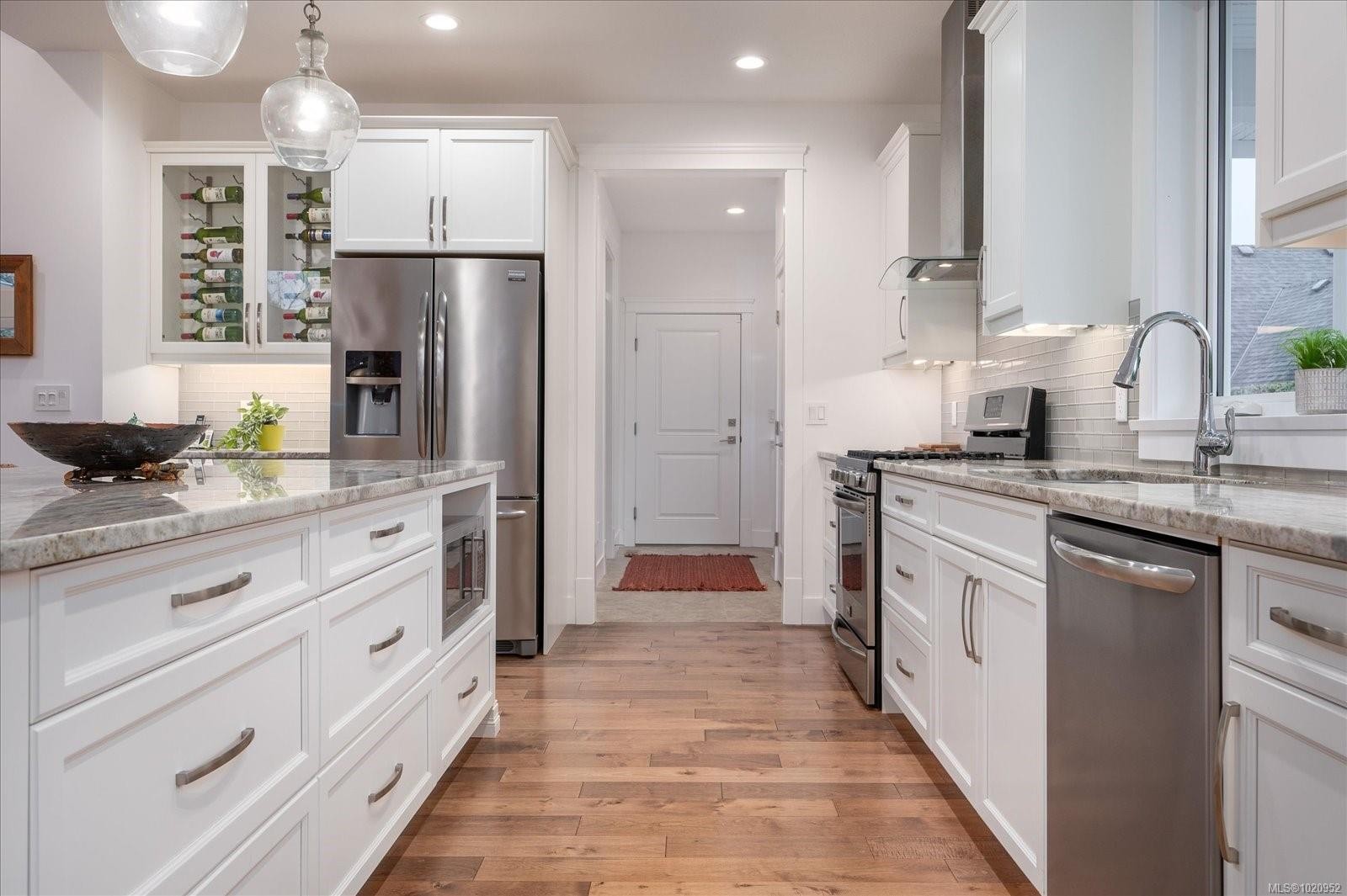 834 Bluffs Dr, Qualicum Beach, BC