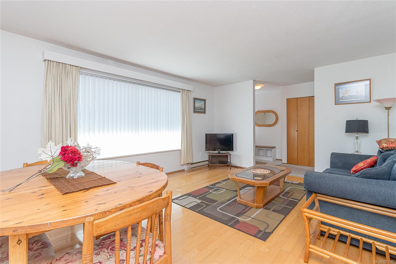 9975 Victoria Rd, Chemainus, BC - Indoor Photo Showing Living Room