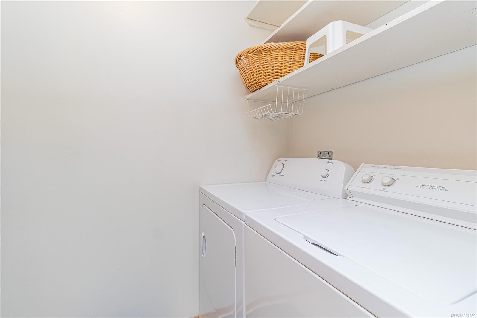 9975 Victoria Rd, Chemainus, BC - Indoor Photo Showing Laundry Room