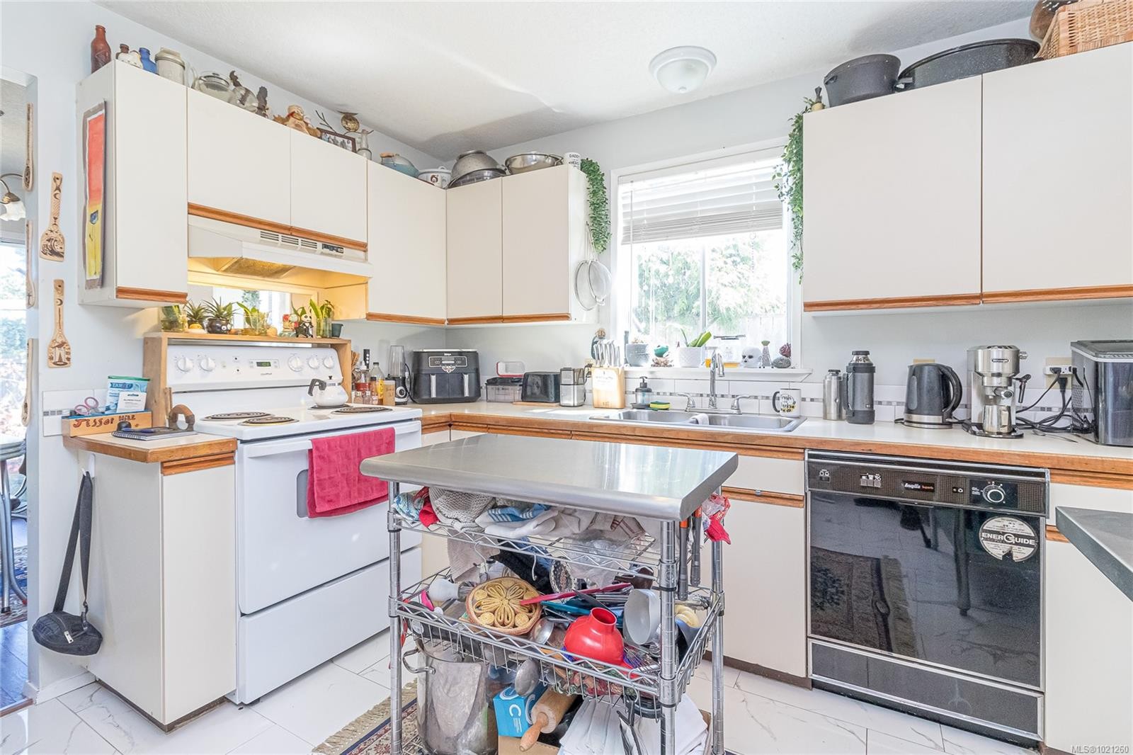 9975 Victoria Rd, Chemainus, BC - Indoor Photo Showing Kitchen