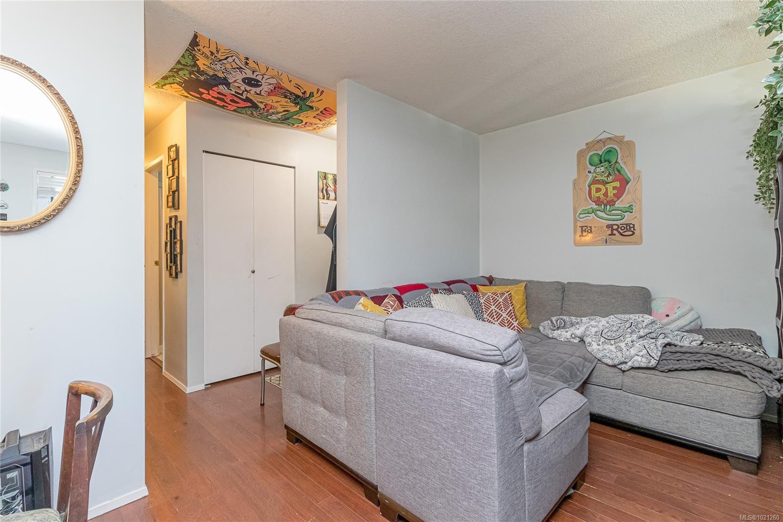 9975 Victoria Rd, Chemainus, BC - Indoor Photo Showing Living Room