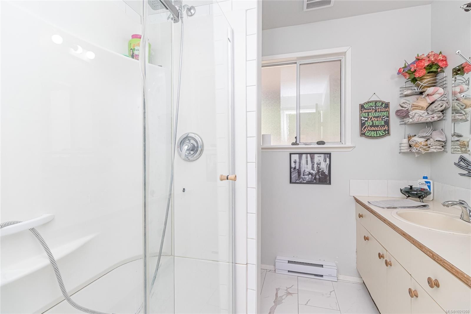 9975 Victoria Rd, Chemainus, BC - Indoor Photo Showing Bathroom