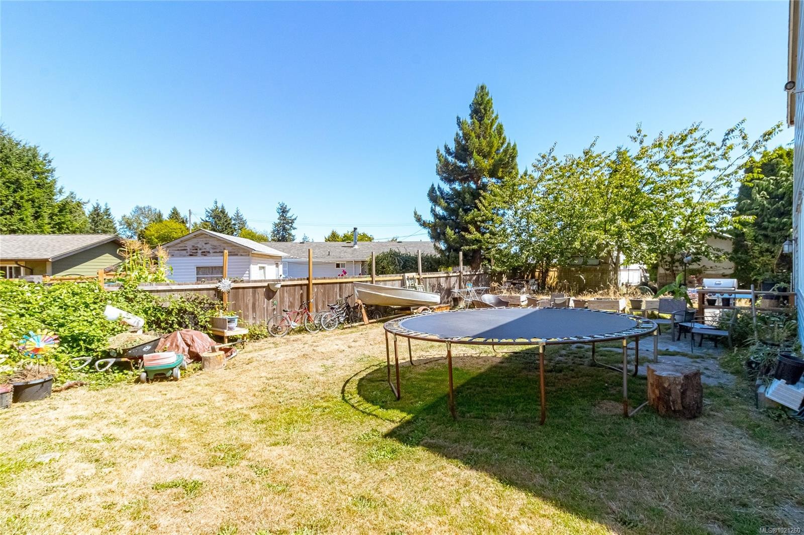 9975 Victoria Rd, Chemainus, BC - Outdoor With Backyard