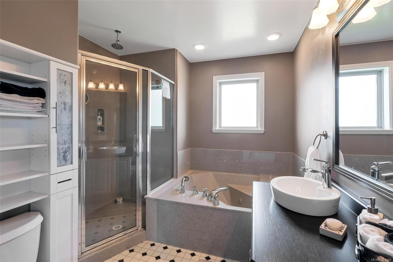 10-7847 East Saanich Rd, Central Saanich, BC