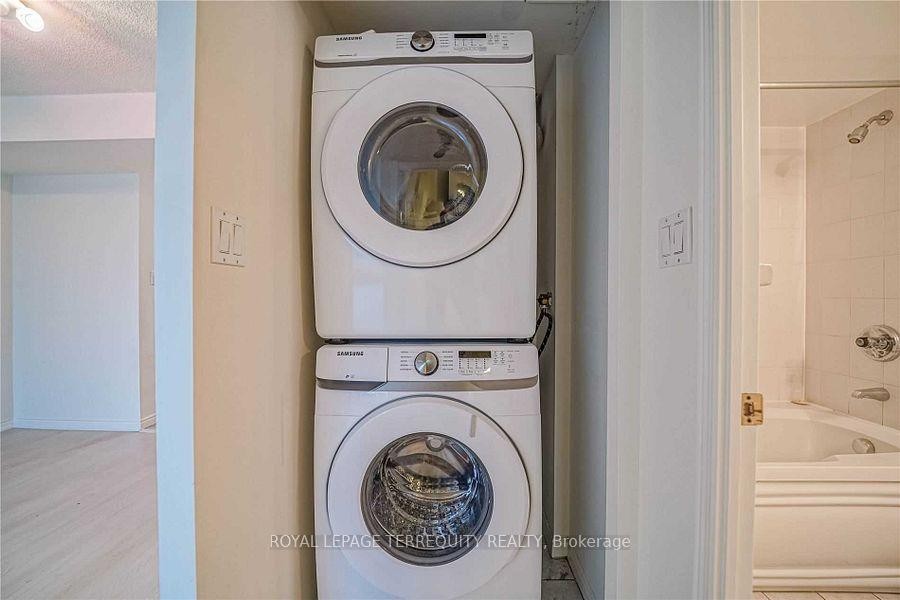 302-850 Steeles Avenue W, Vaughan, ON - Indoor Photo Showing Laundry Room