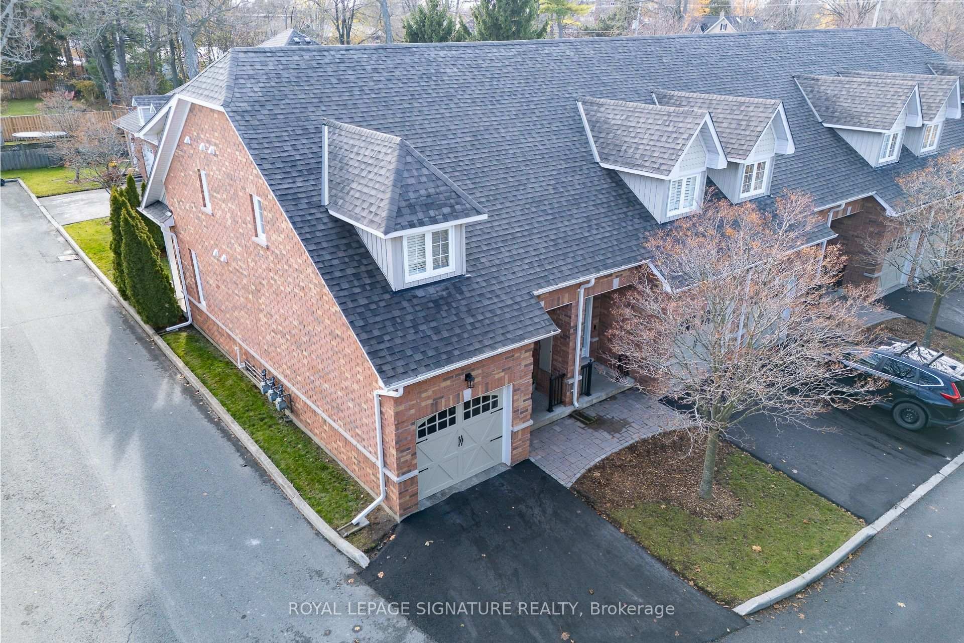 106-300 D'Arcy Street, Cobourg, ON - Outdoor