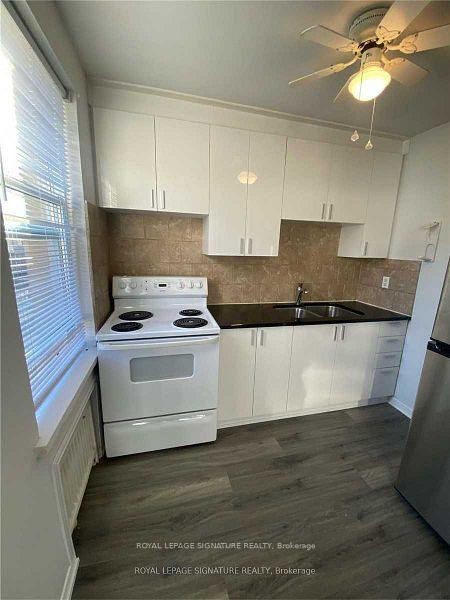 3-16 Garden Place, Toronto, ON - Indoor Photo Showing Kitchen With Double Sink