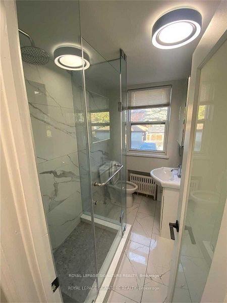 3-16 Garden Place, Toronto, ON - Indoor Photo Showing Bathroom