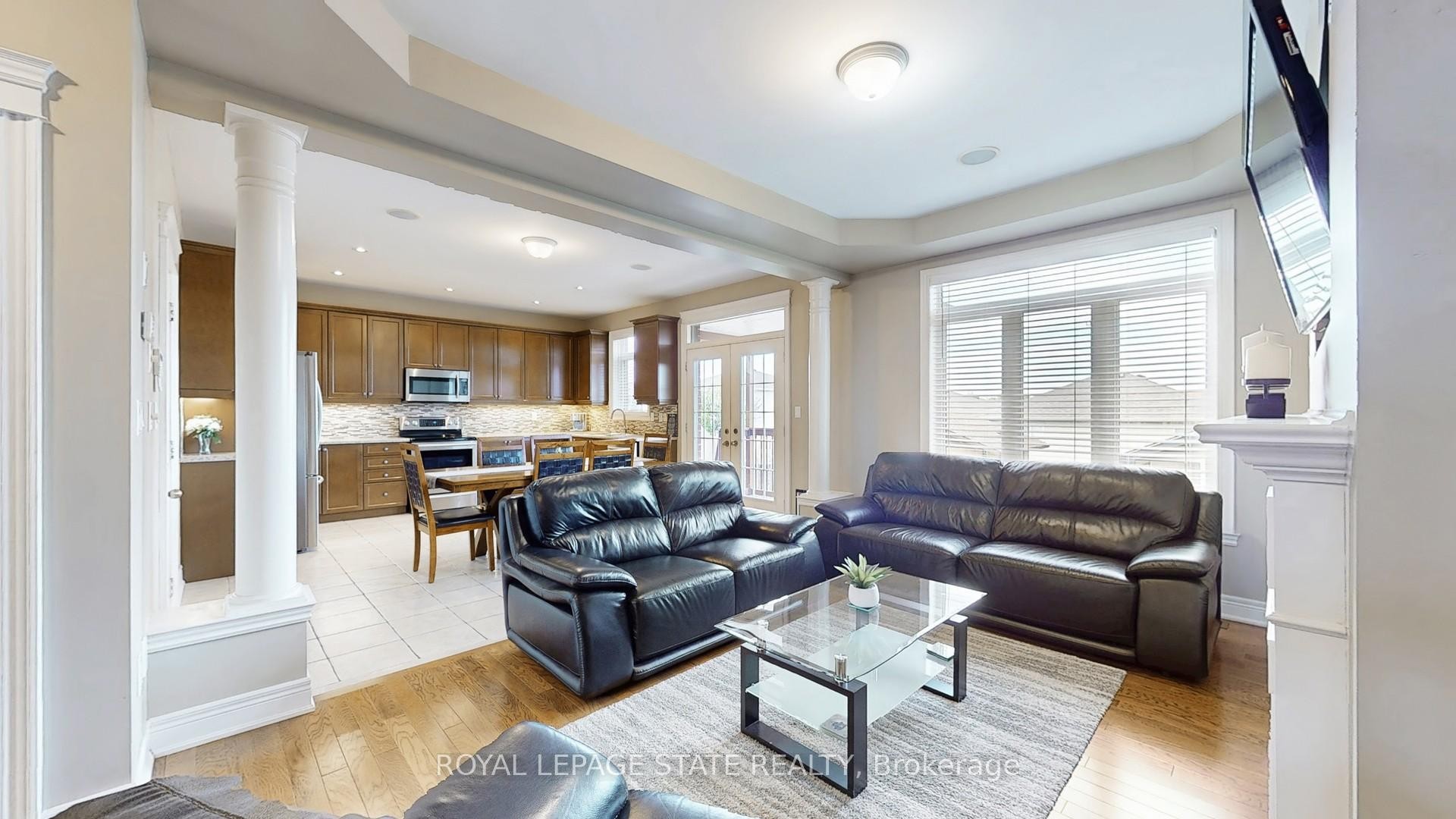 50 Bankfield Crescent, Hamilton, ON - Indoor Photo Showing Living Room