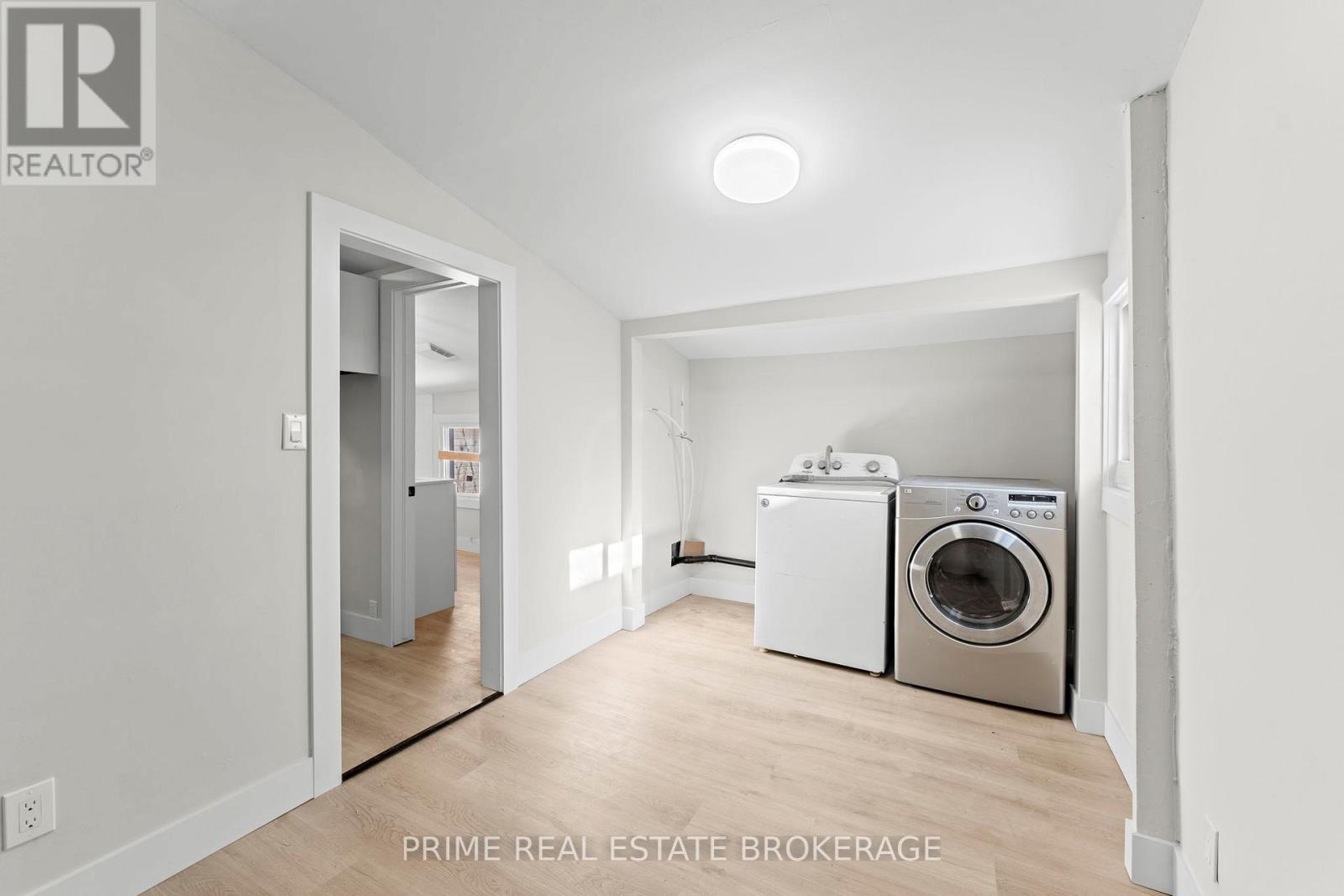 477 Horton Street, London East (East K), ON - Indoor Photo Showing Laundry Room