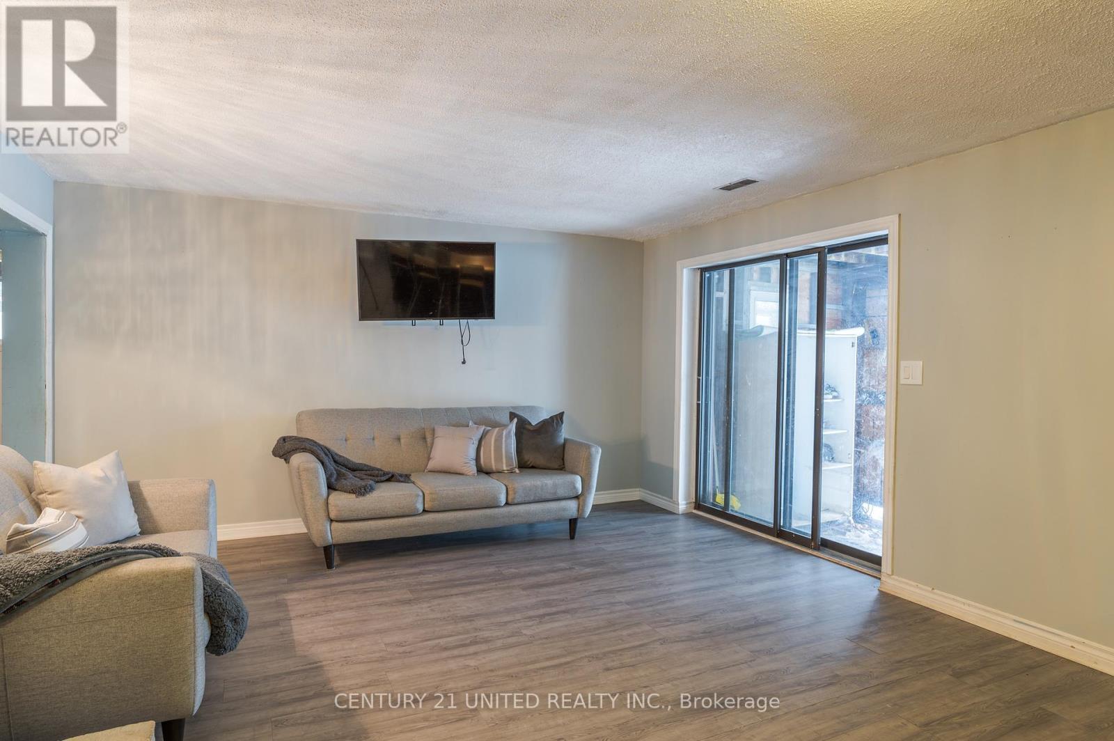 1677 Douro First Line, Douro-Dummer, ON - Indoor Photo Showing Living Room