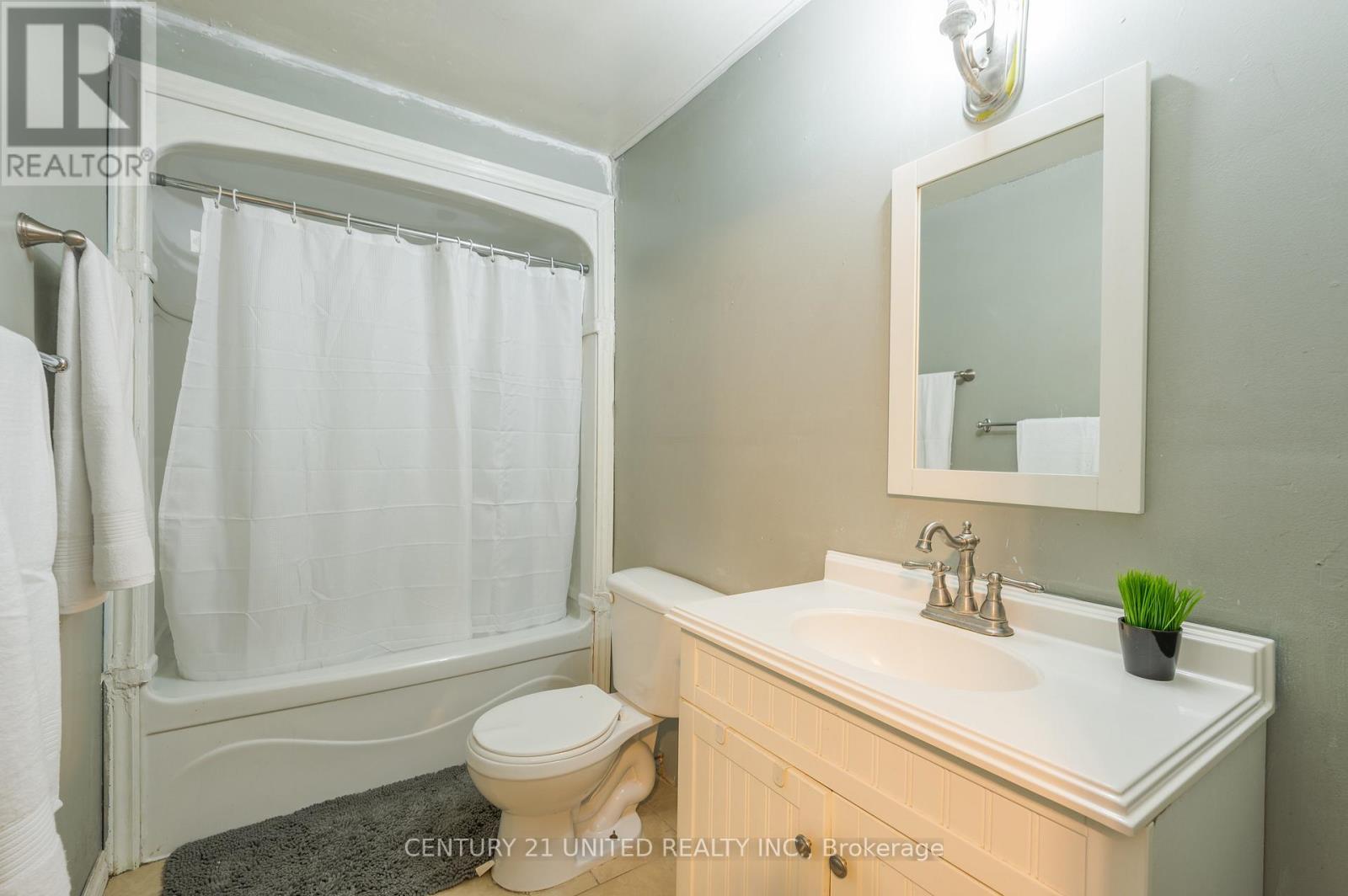 1677 Douro First Line, Douro-Dummer, ON - Indoor Photo Showing Bathroom