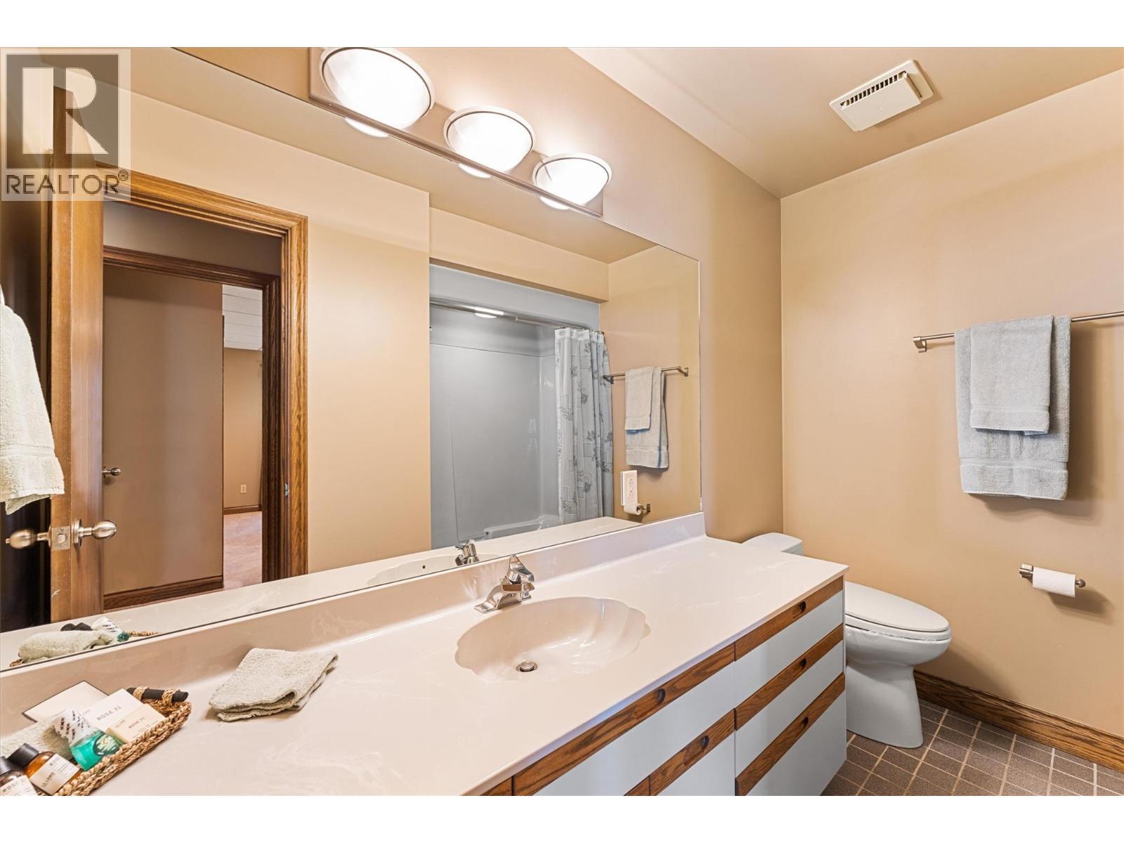 529 Zdralek Cove, West Kelowna, BC - Indoor Photo Showing Bathroom