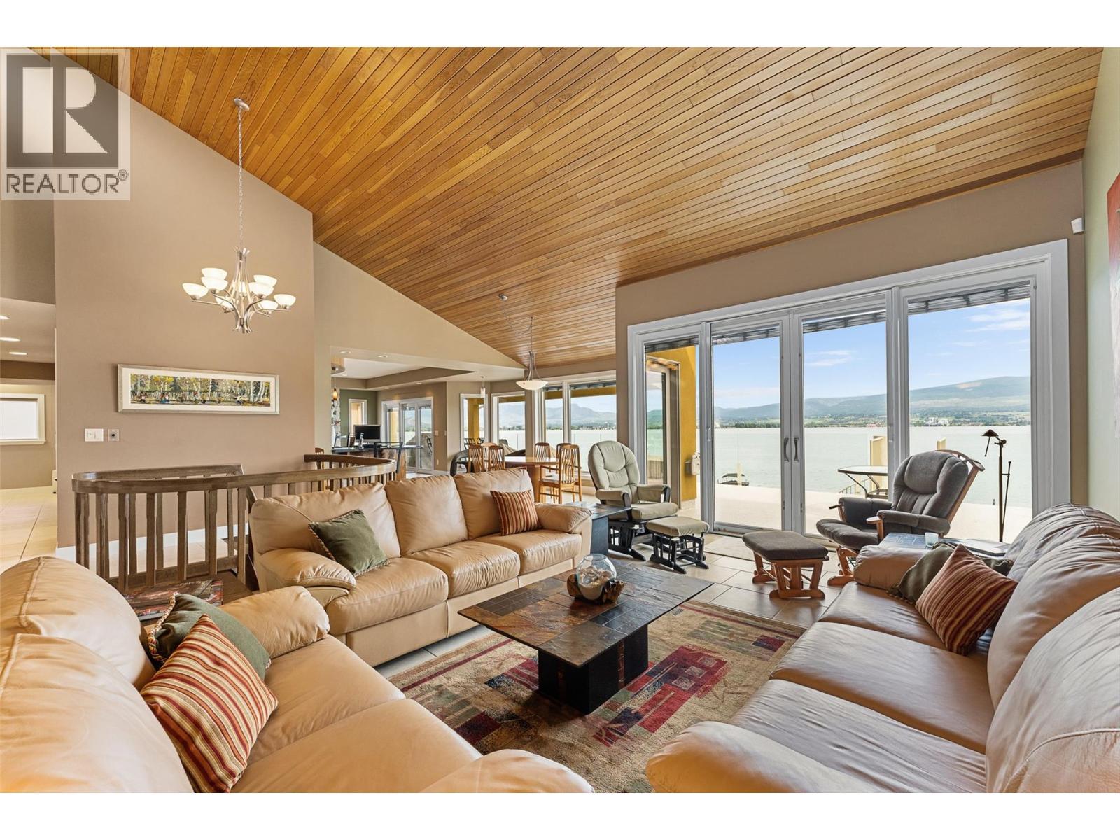 529 Zdralek Cove, West Kelowna, BC - Indoor Photo Showing Living Room