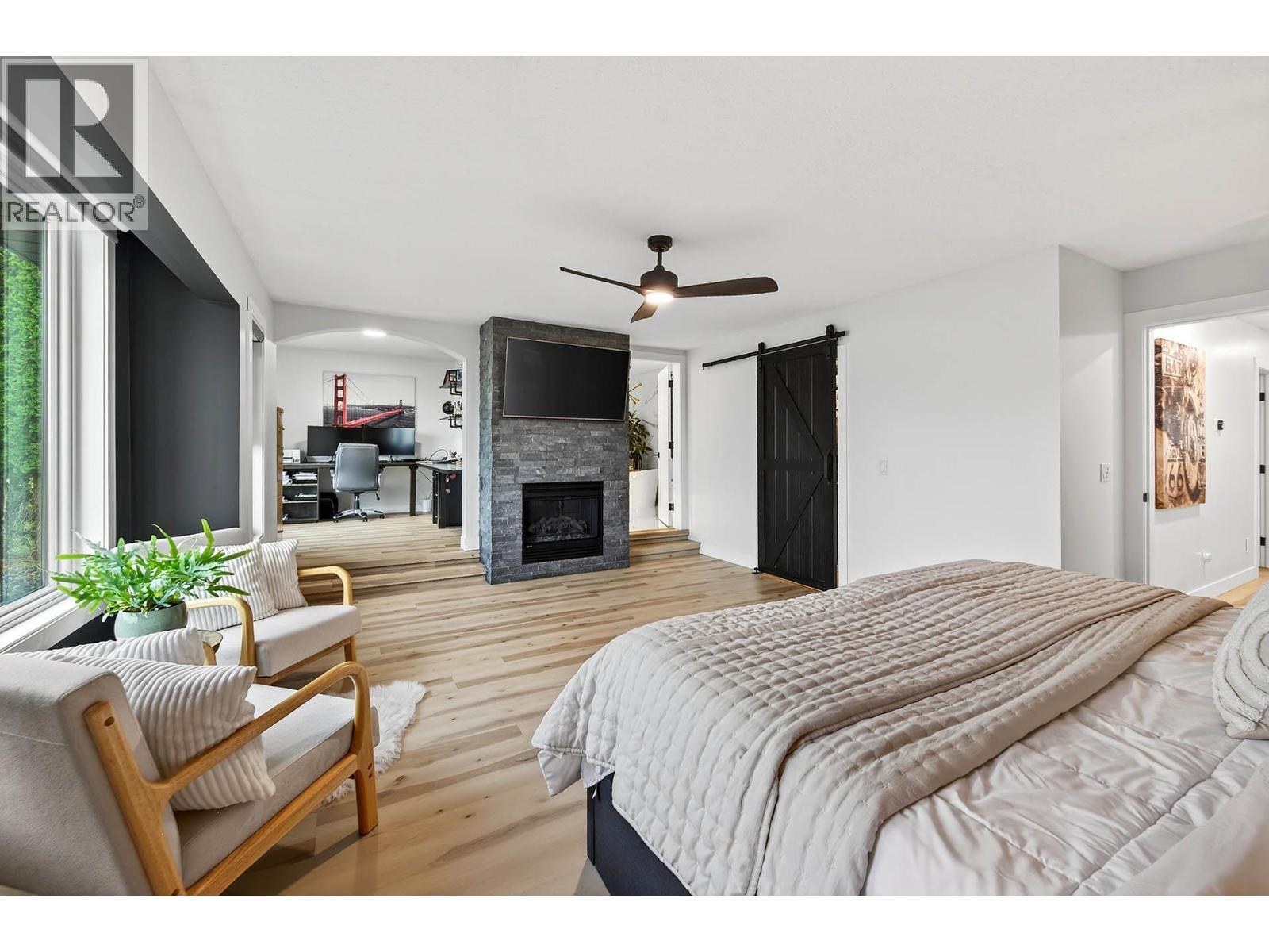 1095 Laurel Place, Kamloops, BC - Indoor Photo Showing Bedroom With Fireplace