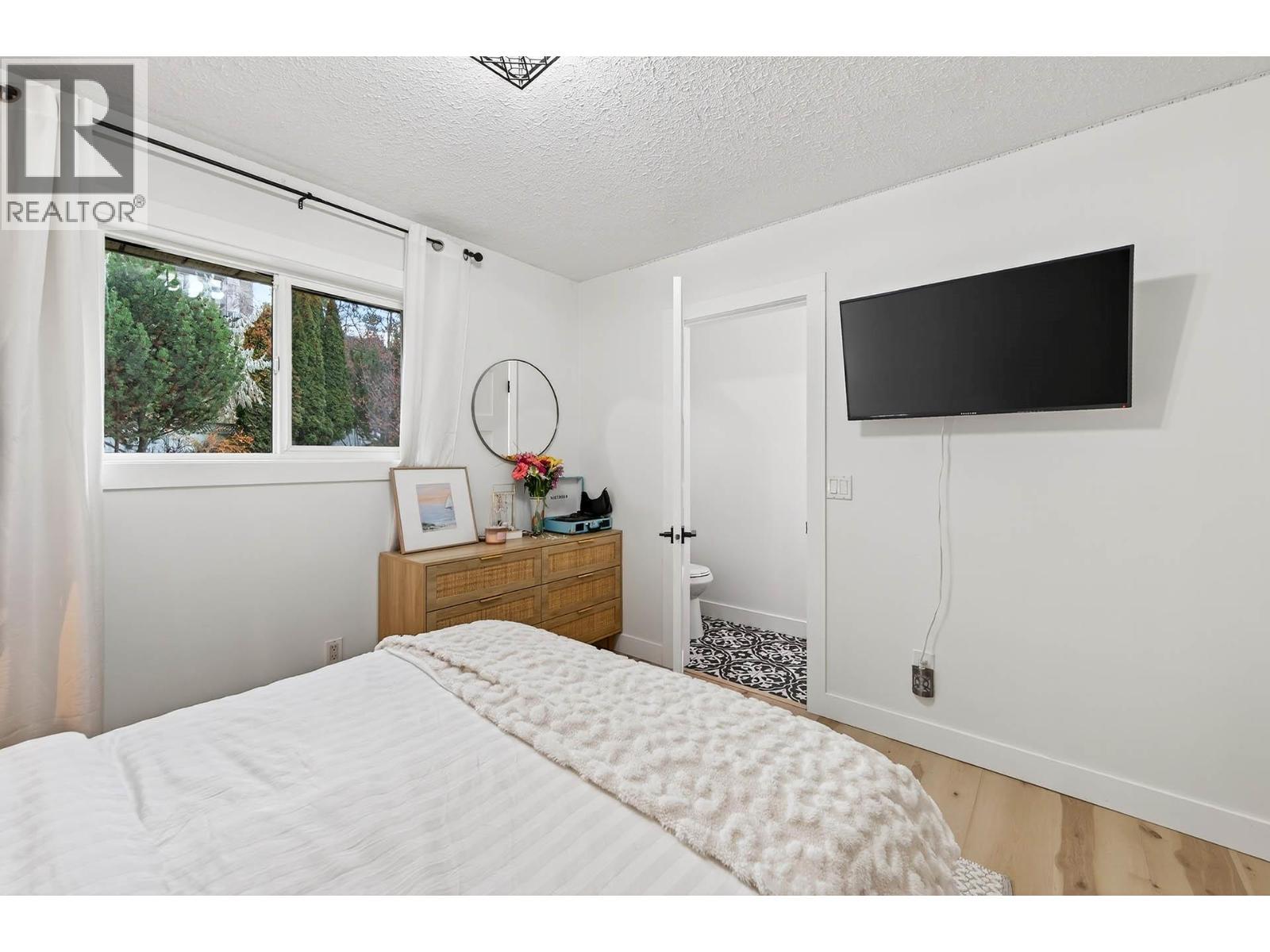 1095 Laurel Place, Kamloops, BC - Indoor Photo Showing Bedroom