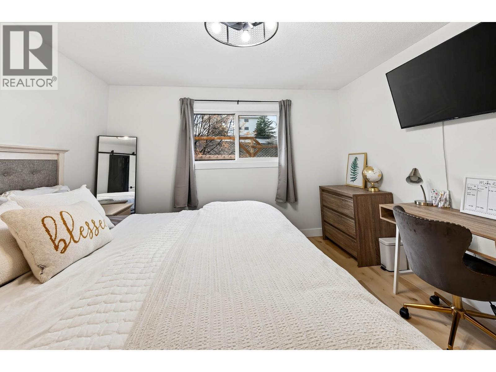 1095 Laurel Place, Kamloops, BC - Indoor Photo Showing Bedroom