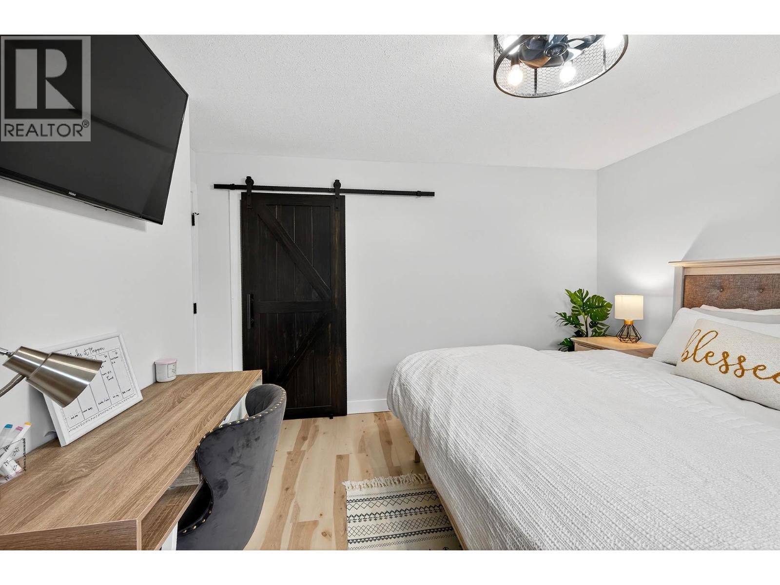 1095 Laurel Place, Kamloops, BC - Indoor Photo Showing Bedroom