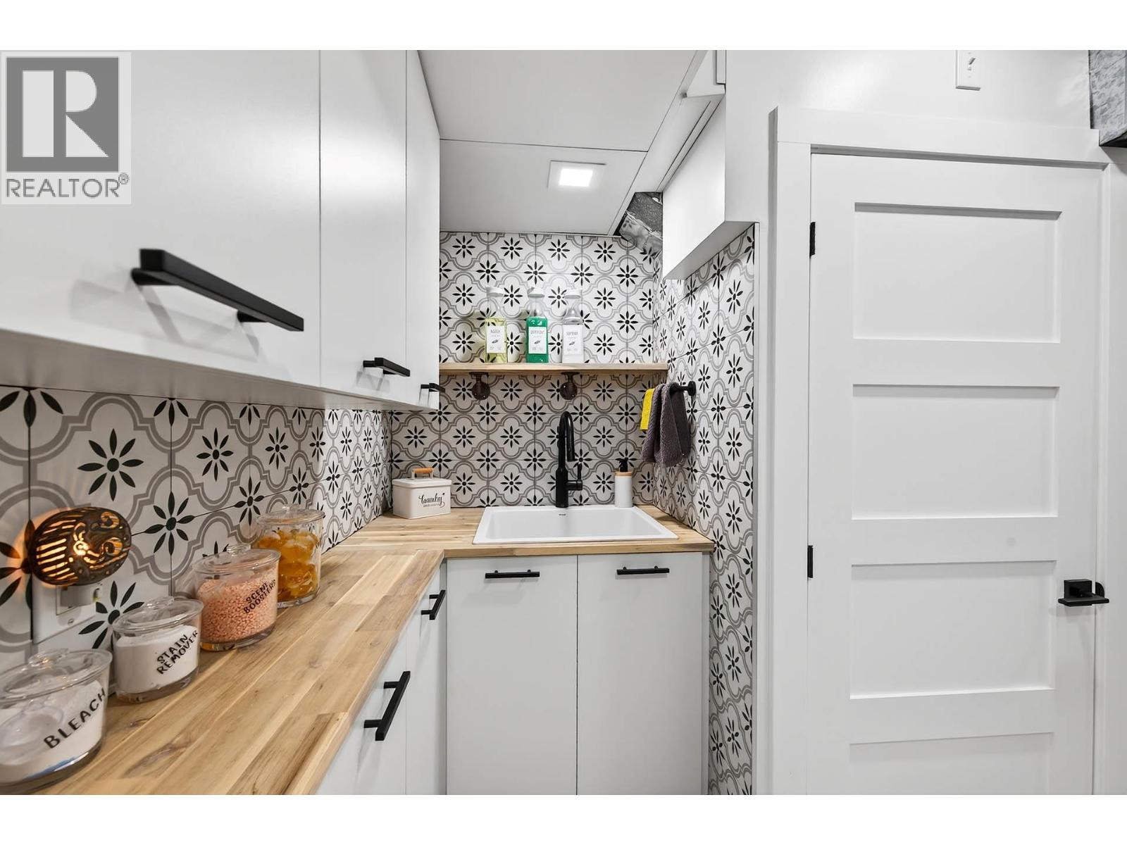 1095 Laurel Place, Kamloops, BC - Indoor