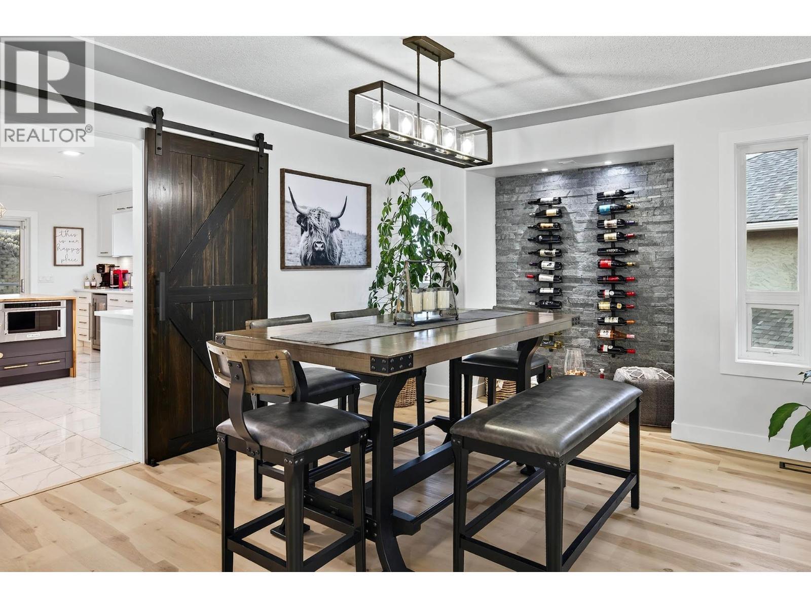 1095 Laurel Place, Kamloops, BC - Indoor Photo Showing Dining Room