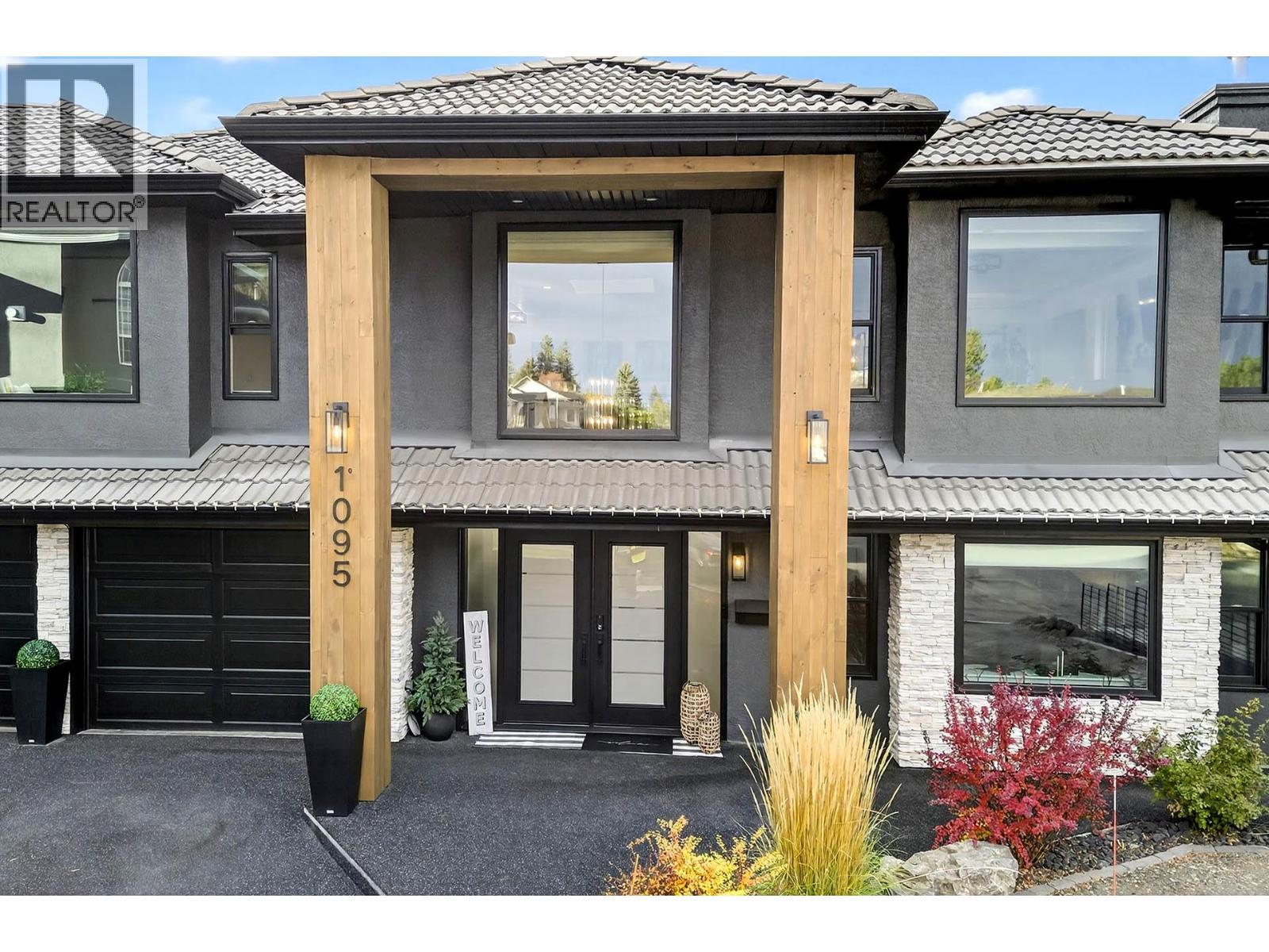 1095 Laurel Place, Kamloops, BC - Outdoor With Facade