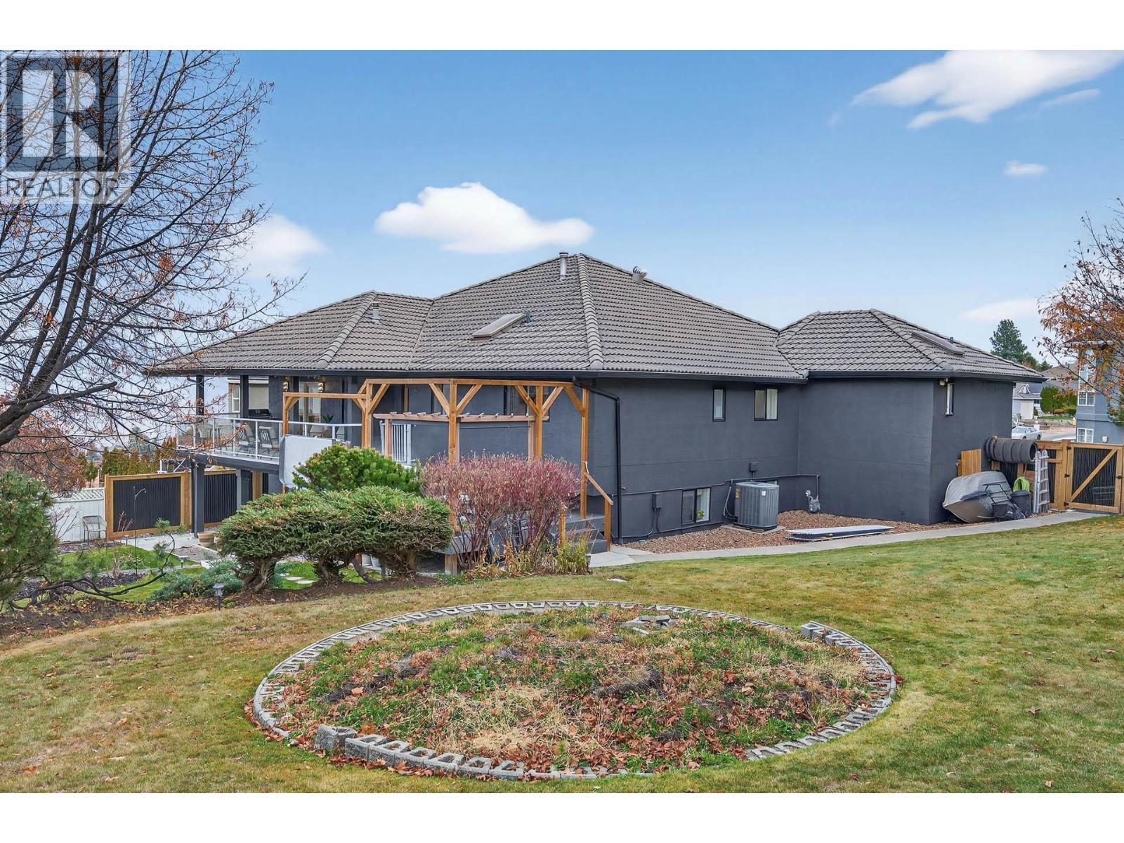 1095 Laurel Place, Kamloops, BC - Outdoor With Deck Patio Veranda