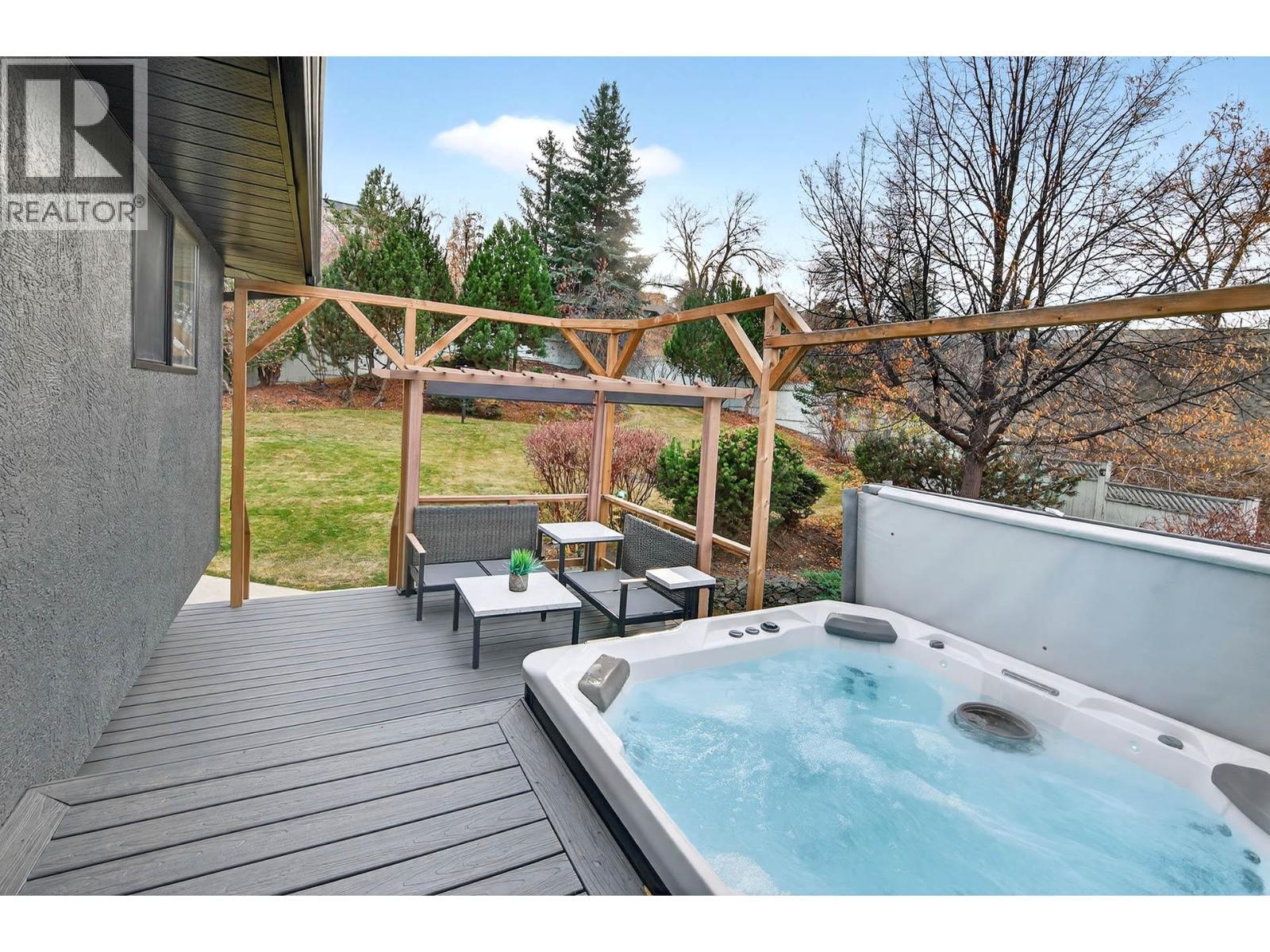 1095 Laurel Place, Kamloops, BC - Outdoor With Deck Patio Veranda