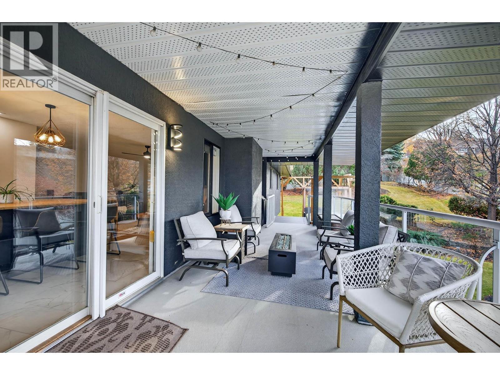 1095 Laurel Place, Kamloops, BC - Outdoor With Deck Patio Veranda With Exterior