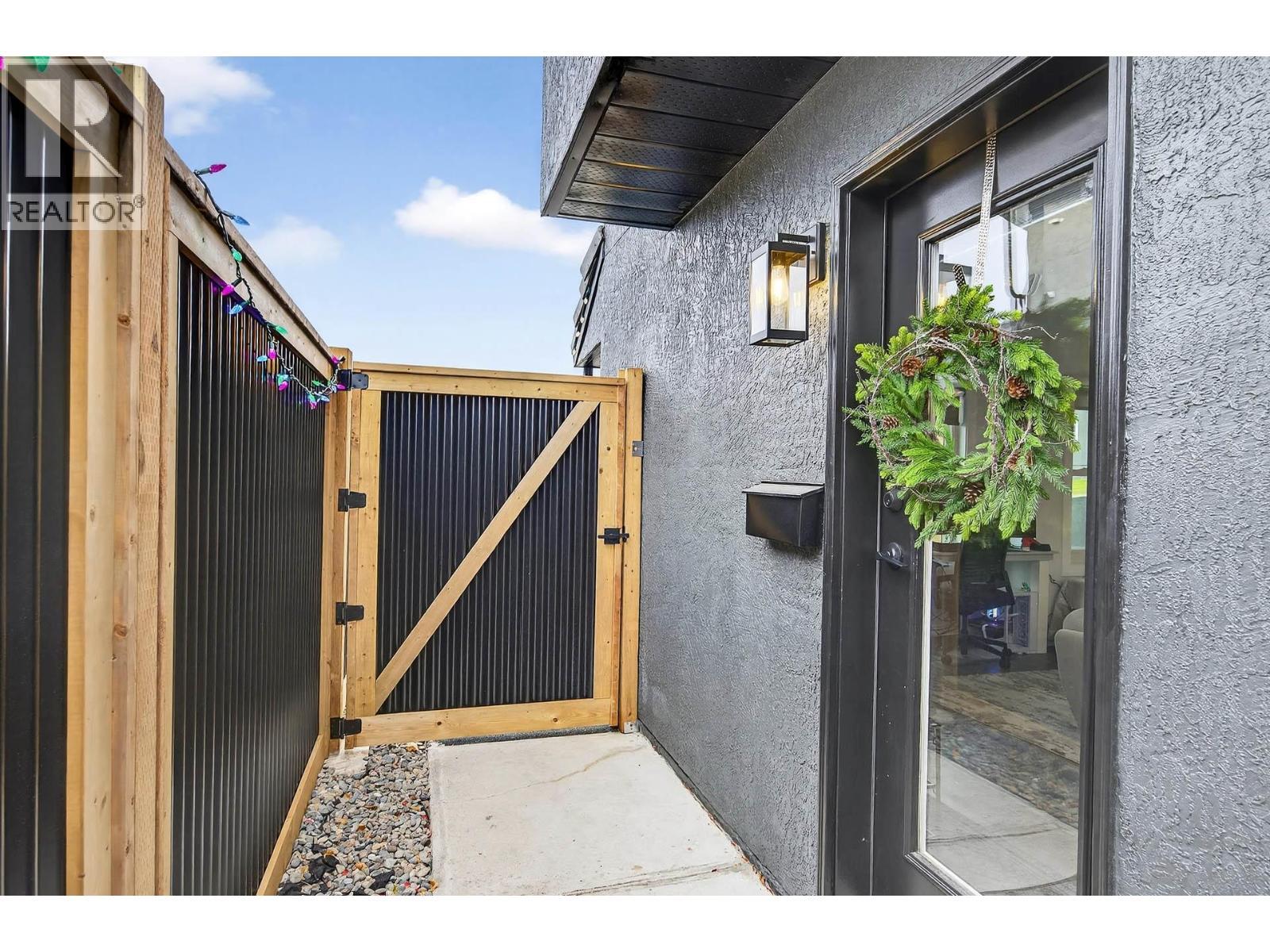 1095 Laurel Place, Kamloops, BC - Outdoor With Exterior