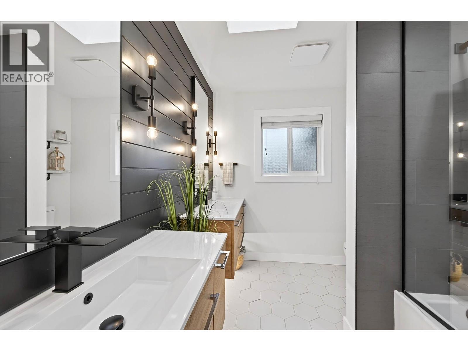 1095 Laurel Place, Kamloops, BC - Indoor