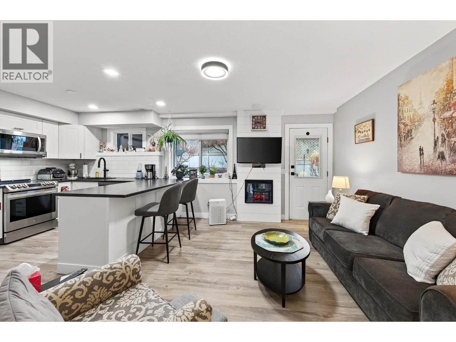 1095 Laurel Place, Kamloops, BC - Indoor