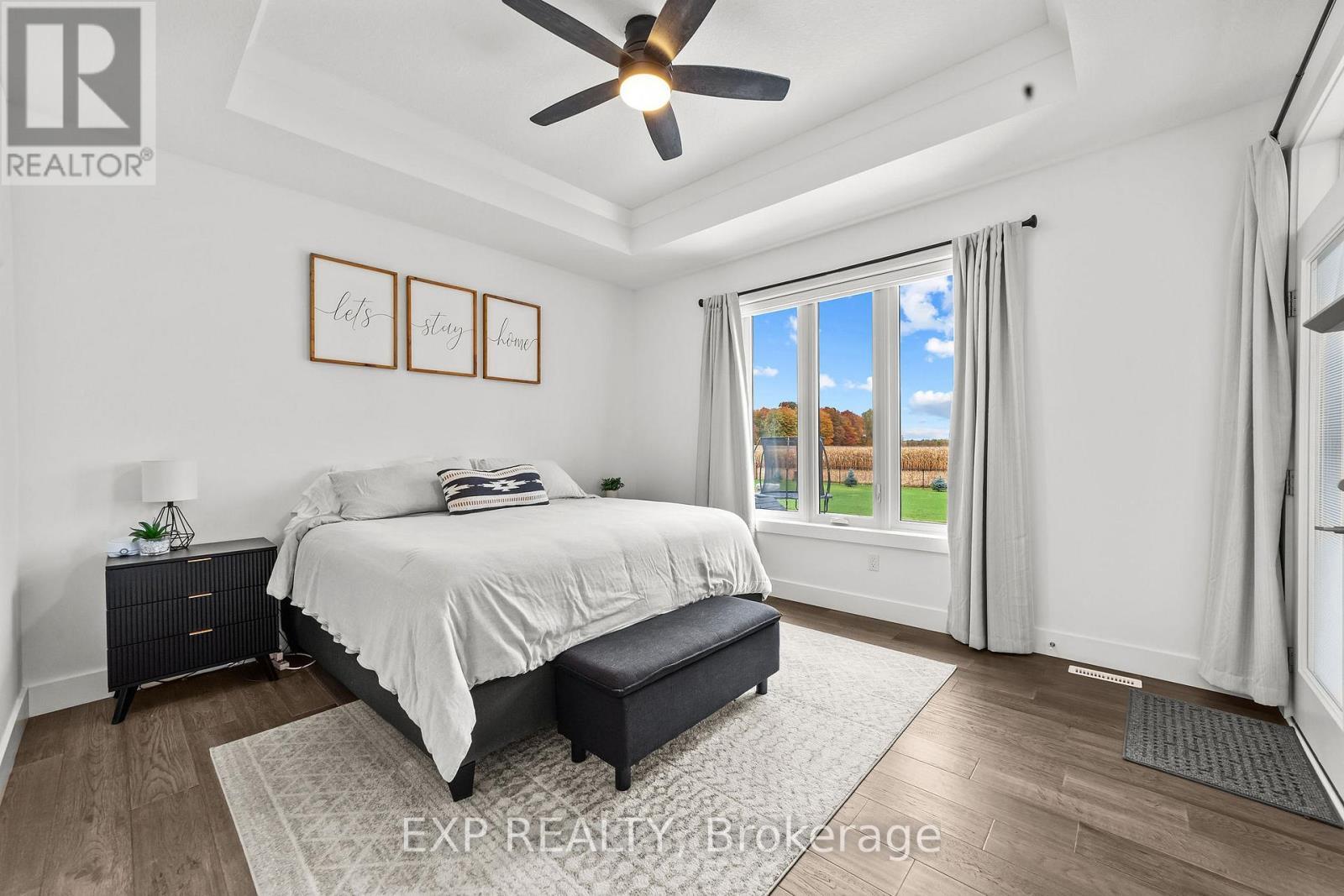 6572 Calvert Drive, Strathroy-Caradoc, ON - Indoor Photo Showing Bedroom
