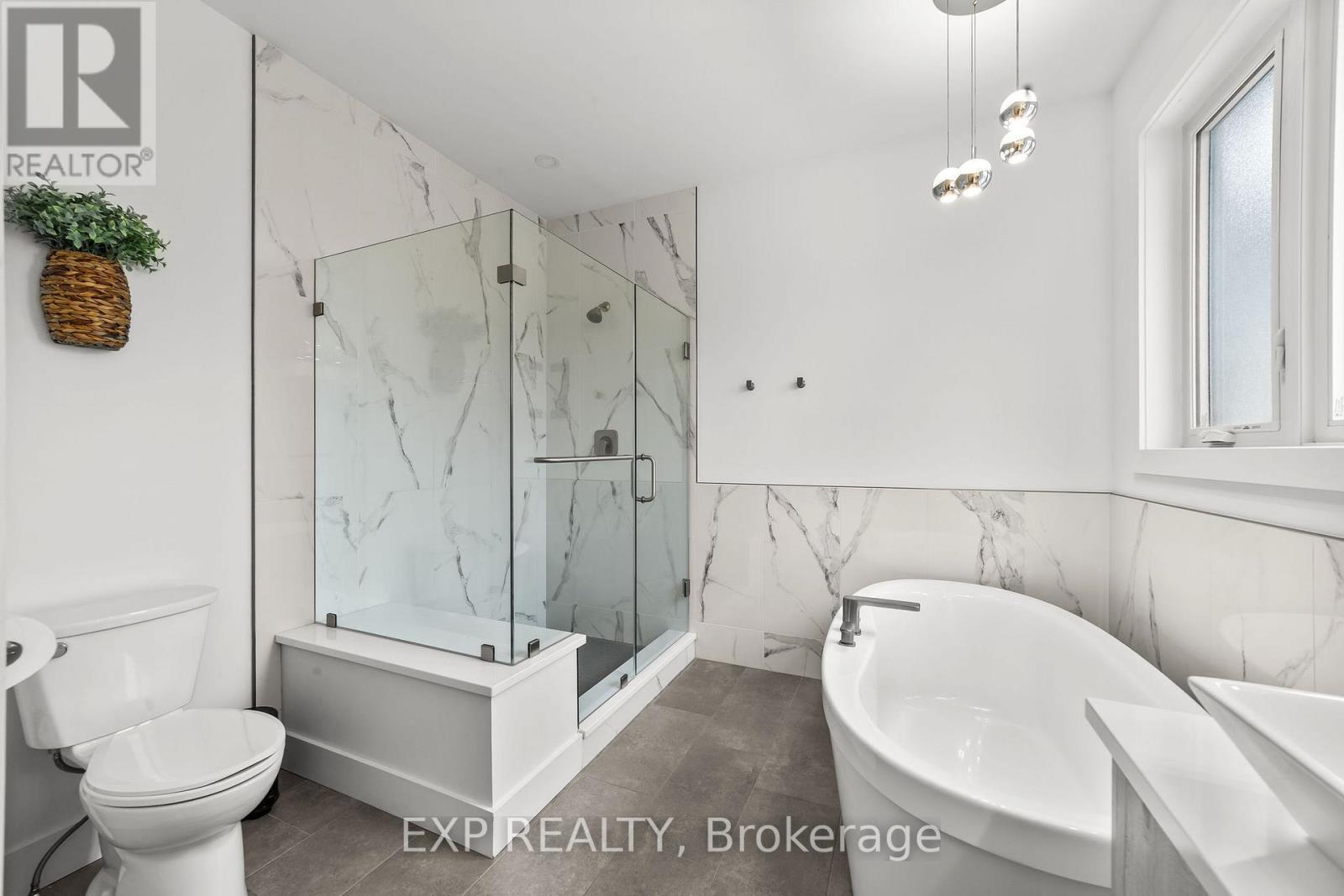 6572 Calvert Drive, Strathroy-Caradoc, ON - Indoor Photo Showing Bathroom