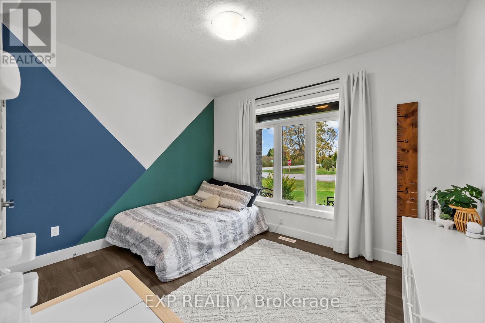 6572 Calvert Drive, Strathroy-Caradoc, ON - Indoor Photo Showing Bedroom